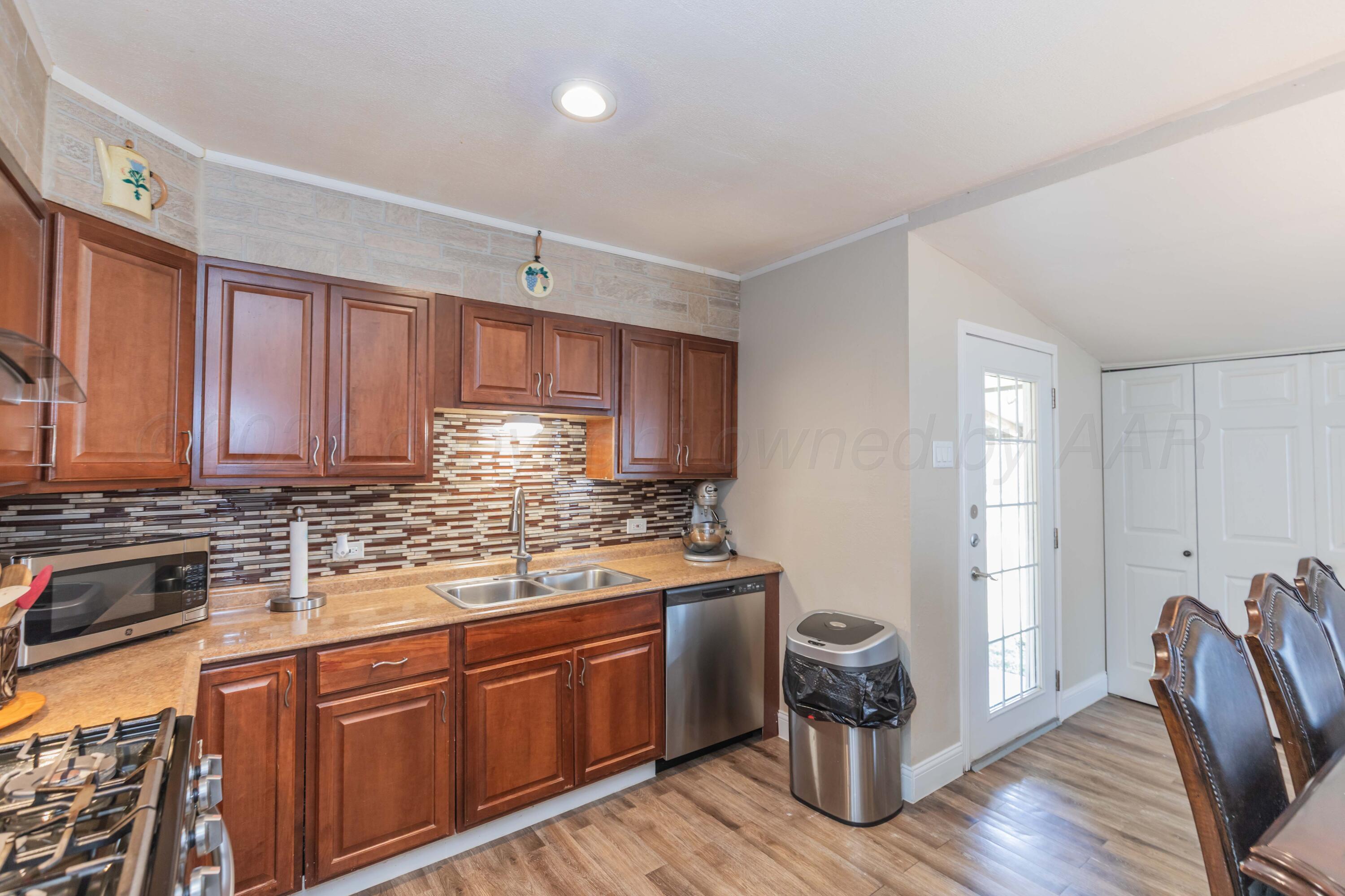 505 N Irving Street Property Photo 13