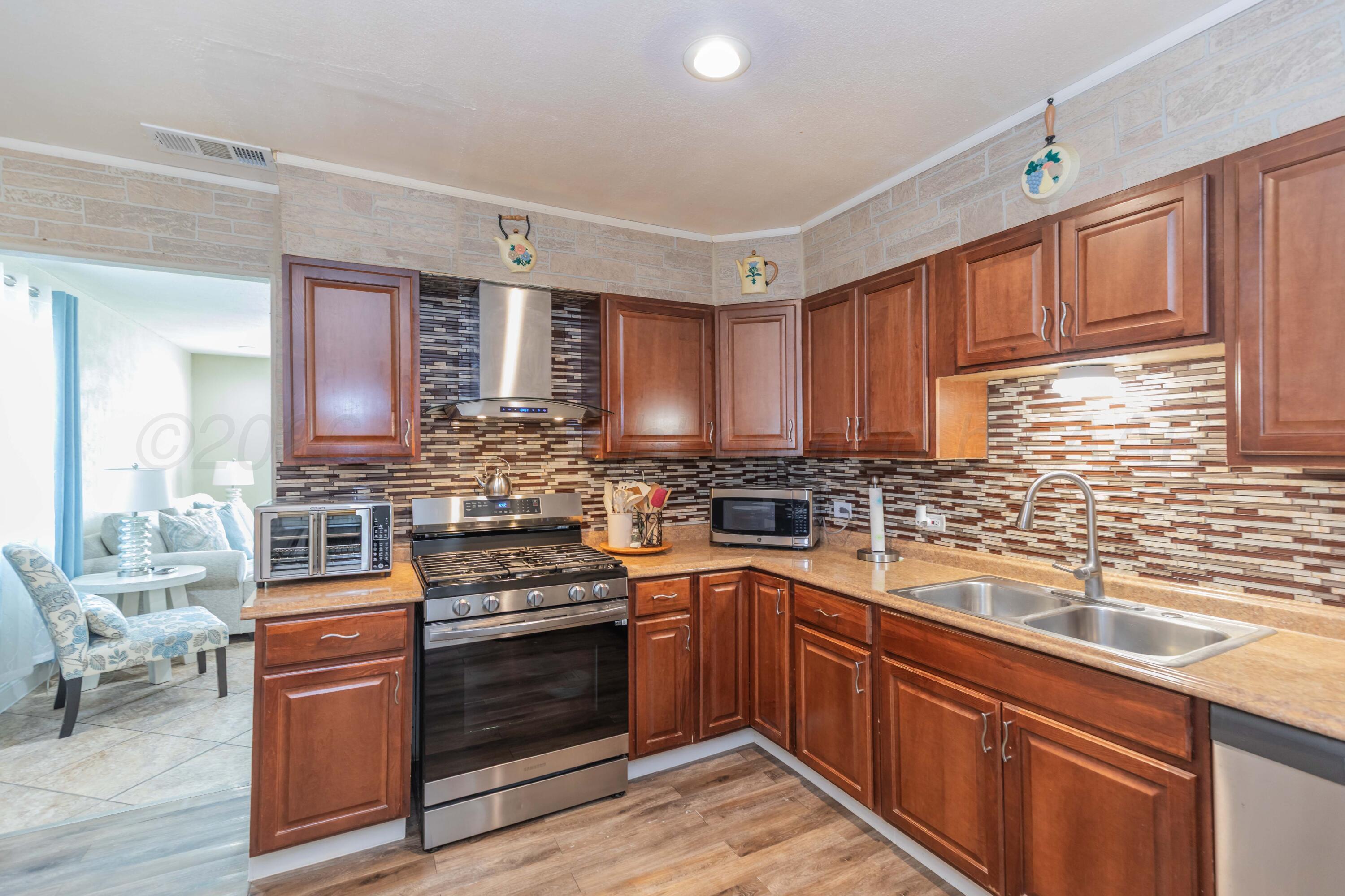 505 N Irving Street Property Photo 15