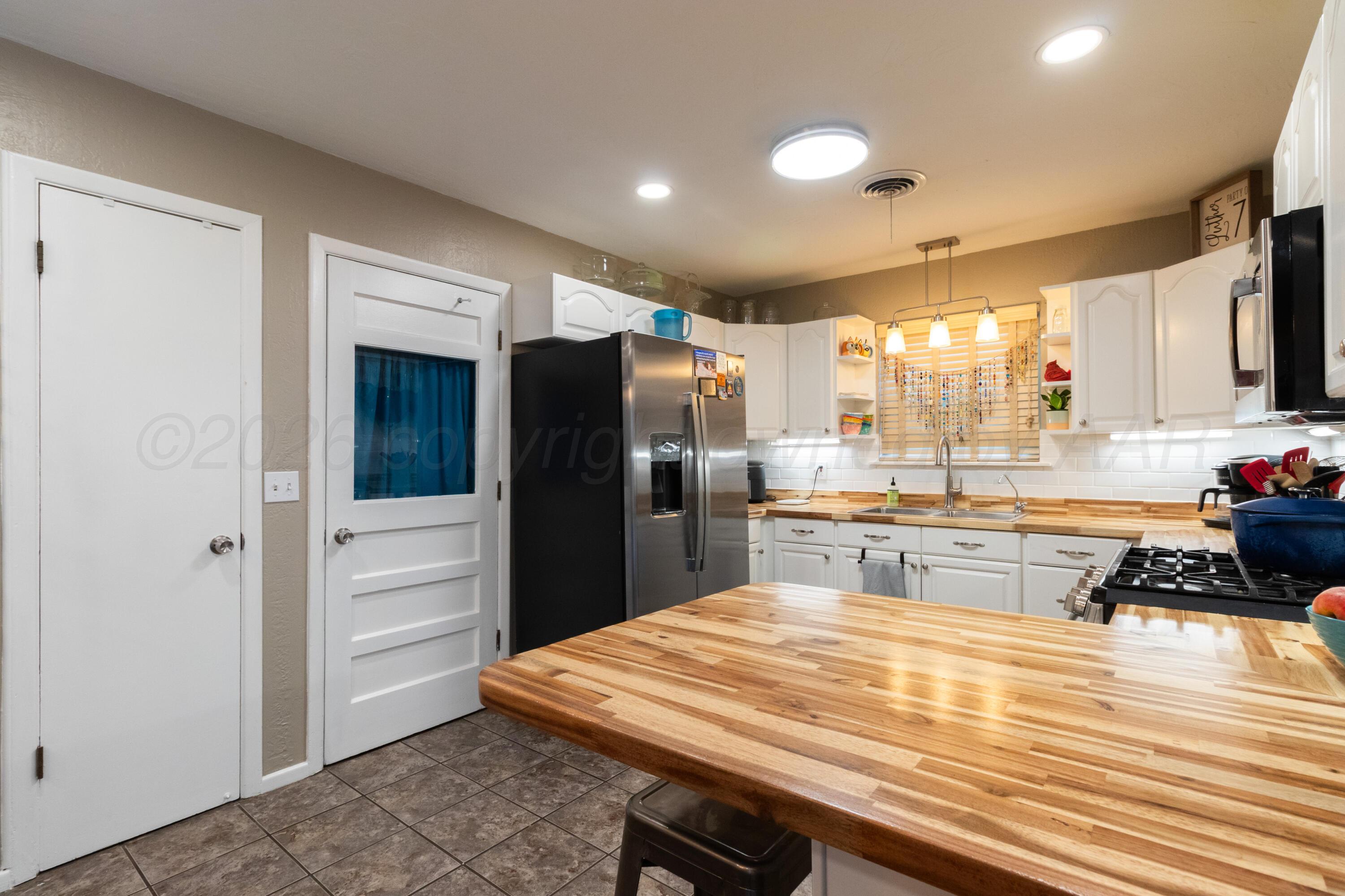 1025 Sunrise Drive Property Photo 3