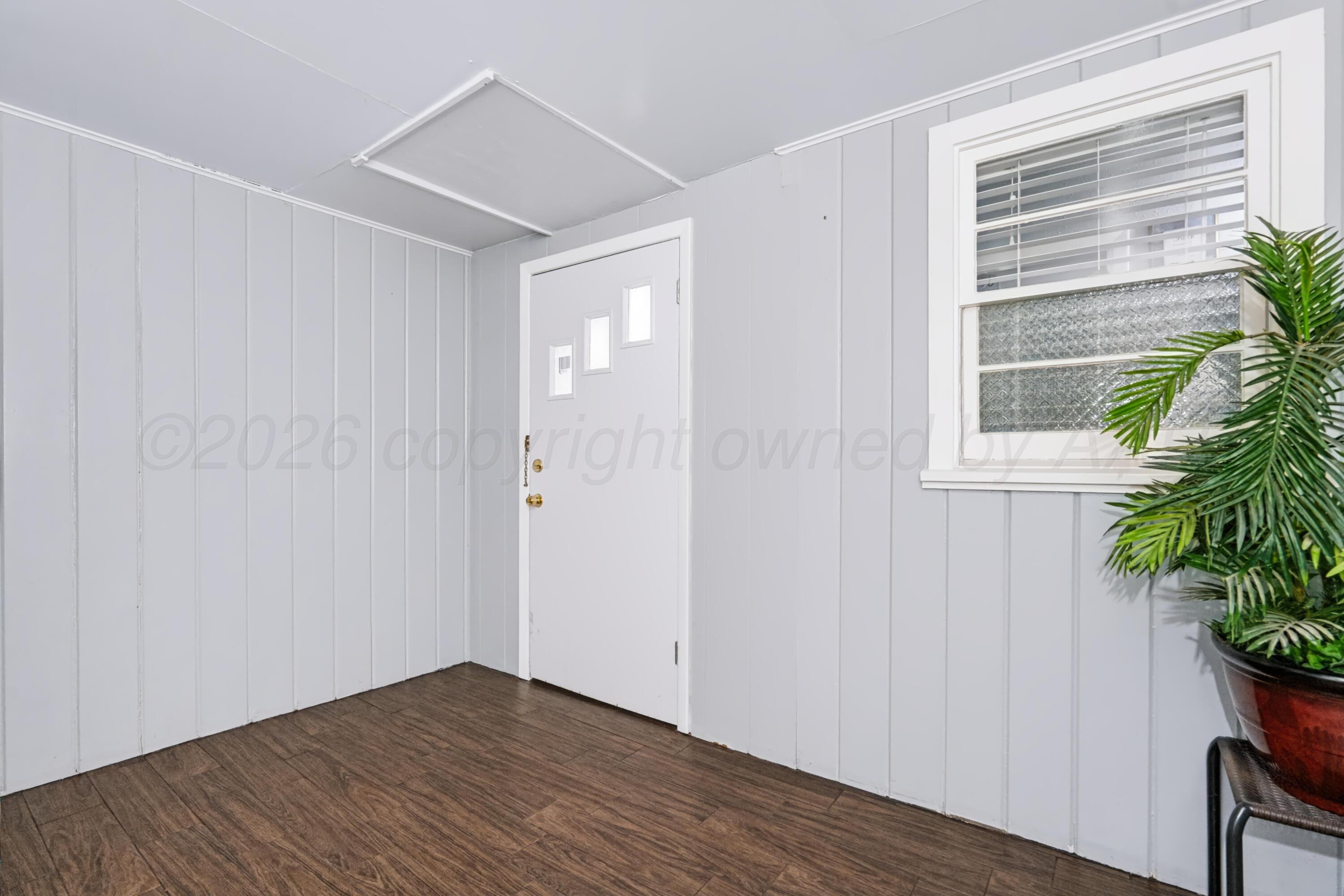 2106 S Fairfield Street Property Photo 5