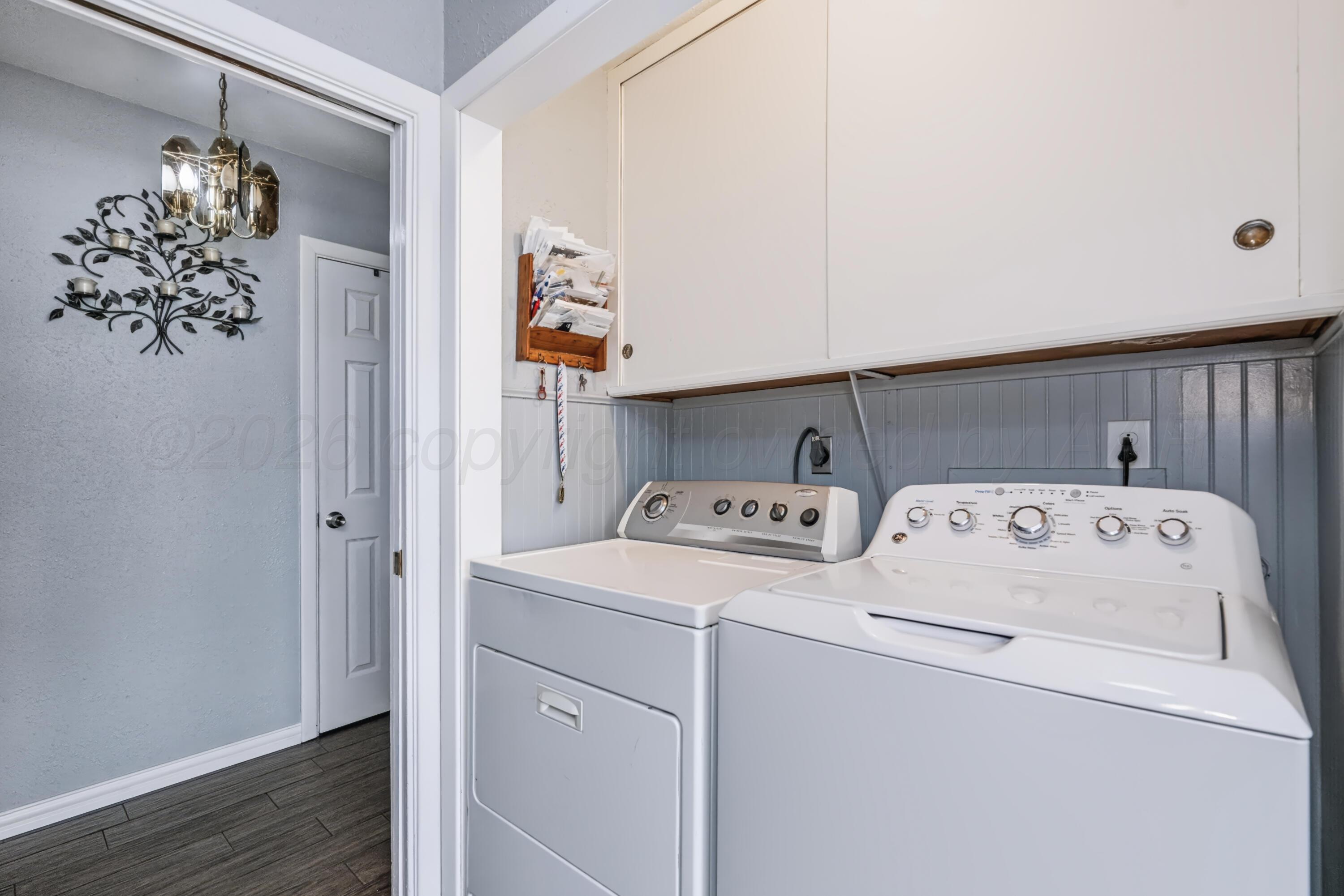 2106 S Fairfield Street Property Photo 9