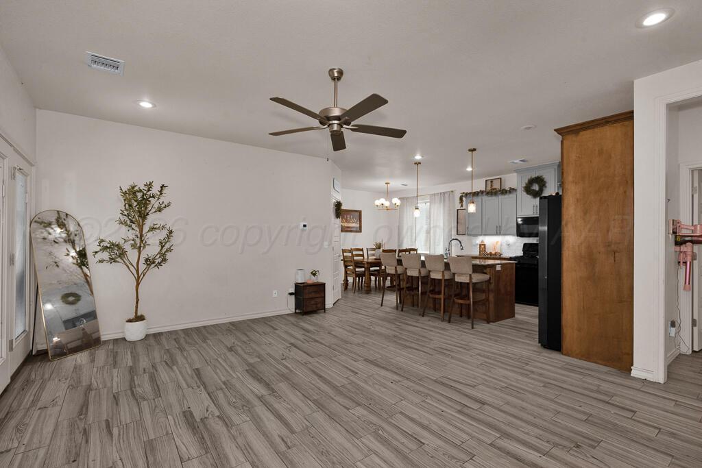 1127 Crosspoint Property Photo 5