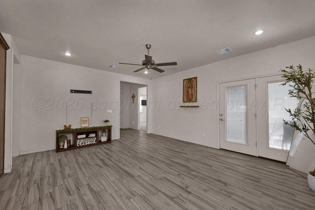 1127 Crosspoint Property Photo 6