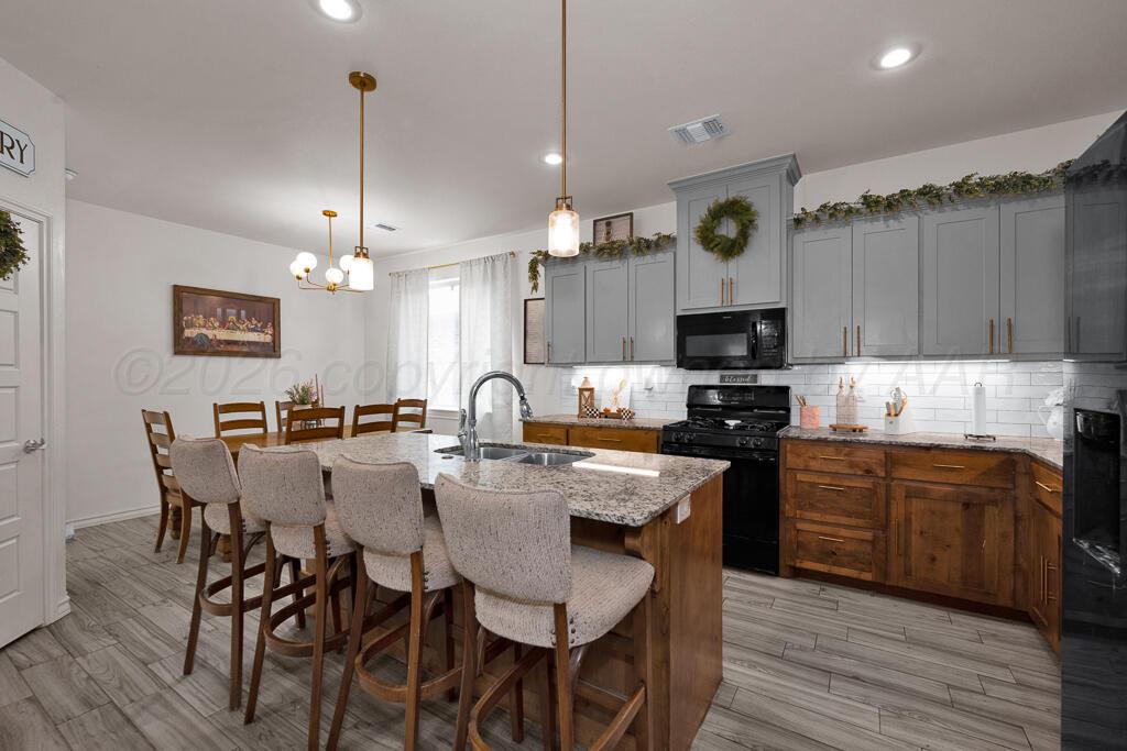 1127 Crosspoint Property Photo 8