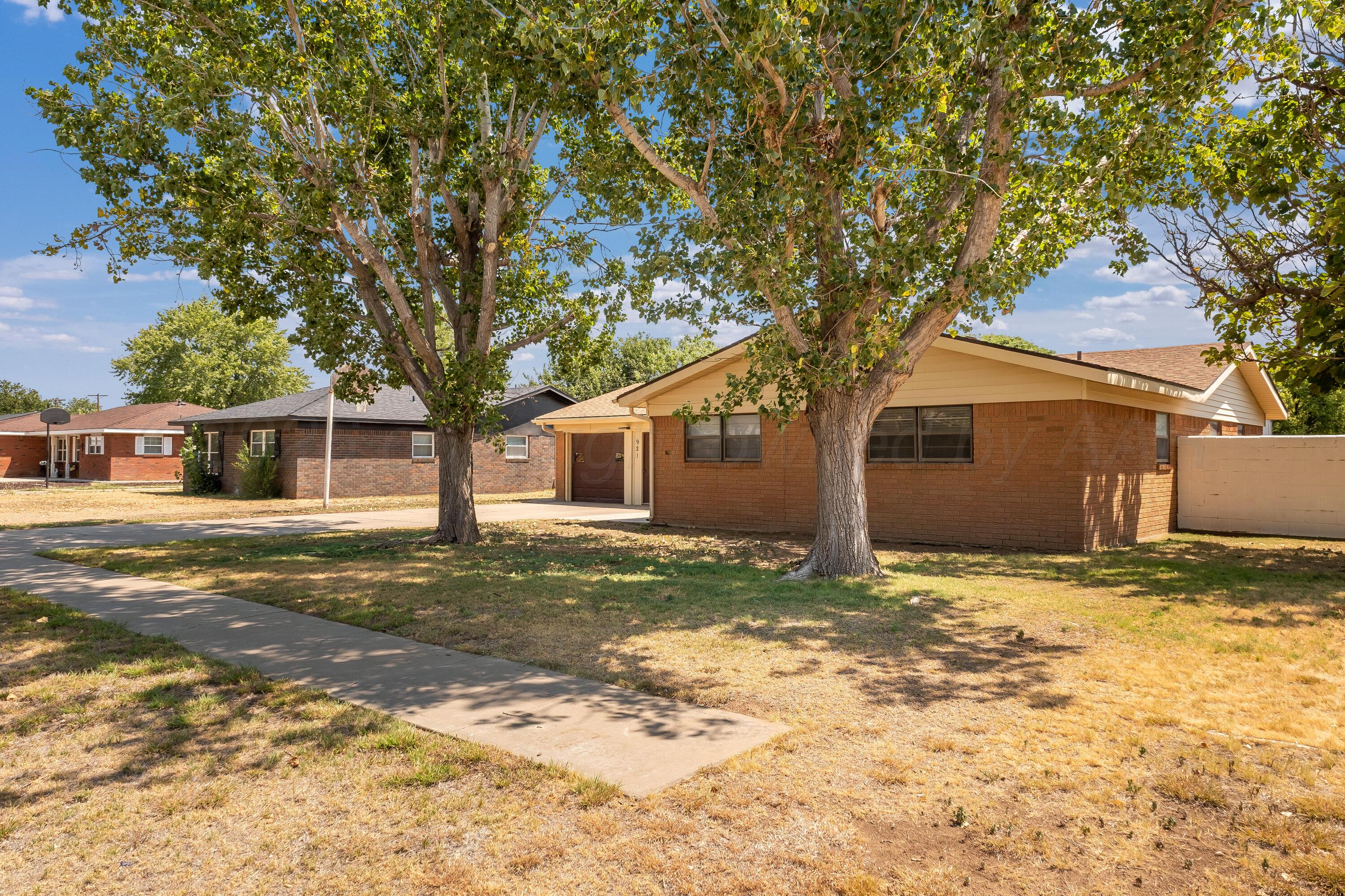 921 Mills Avenue Property Photo 3