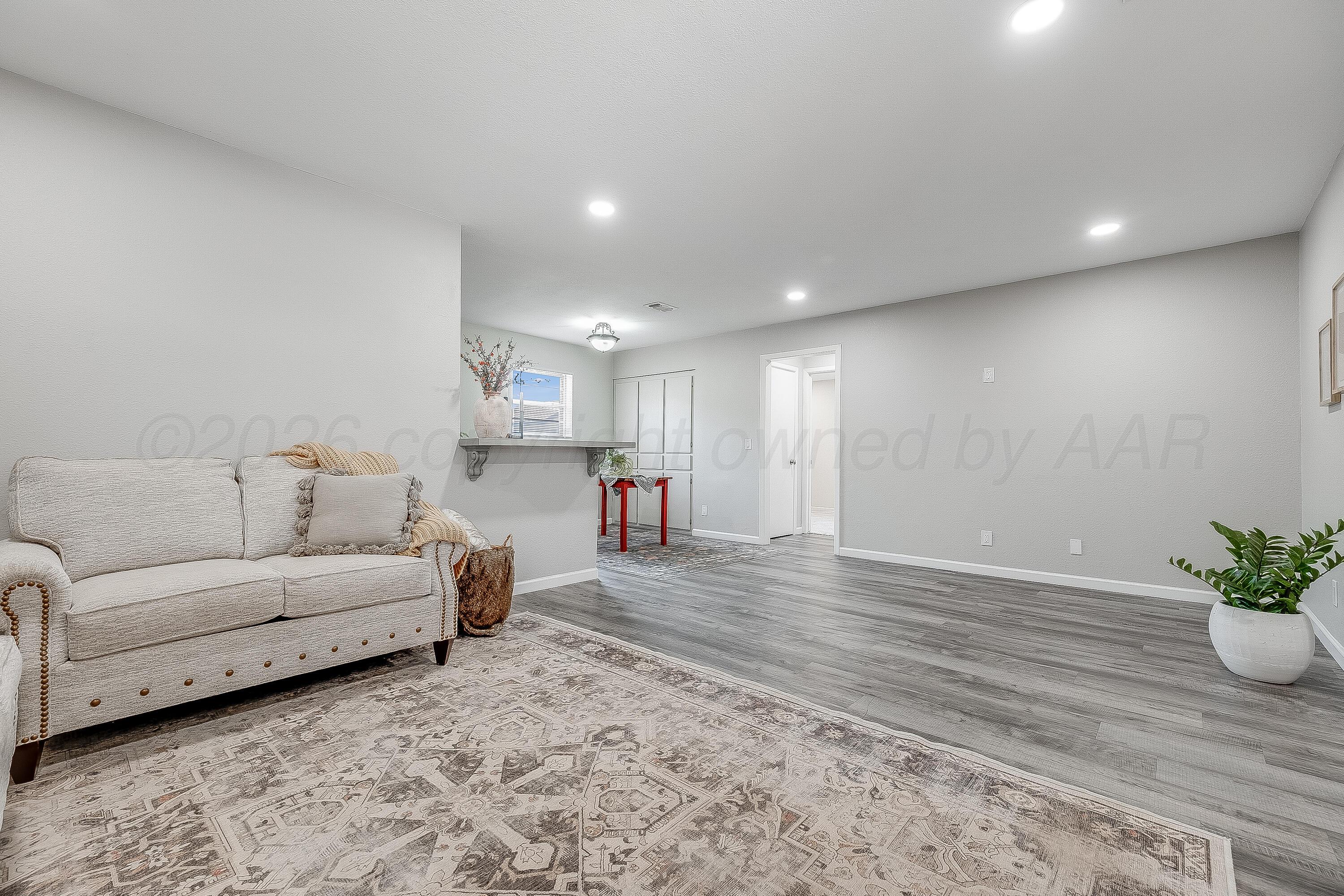 921 Mills Avenue Property Photo 7