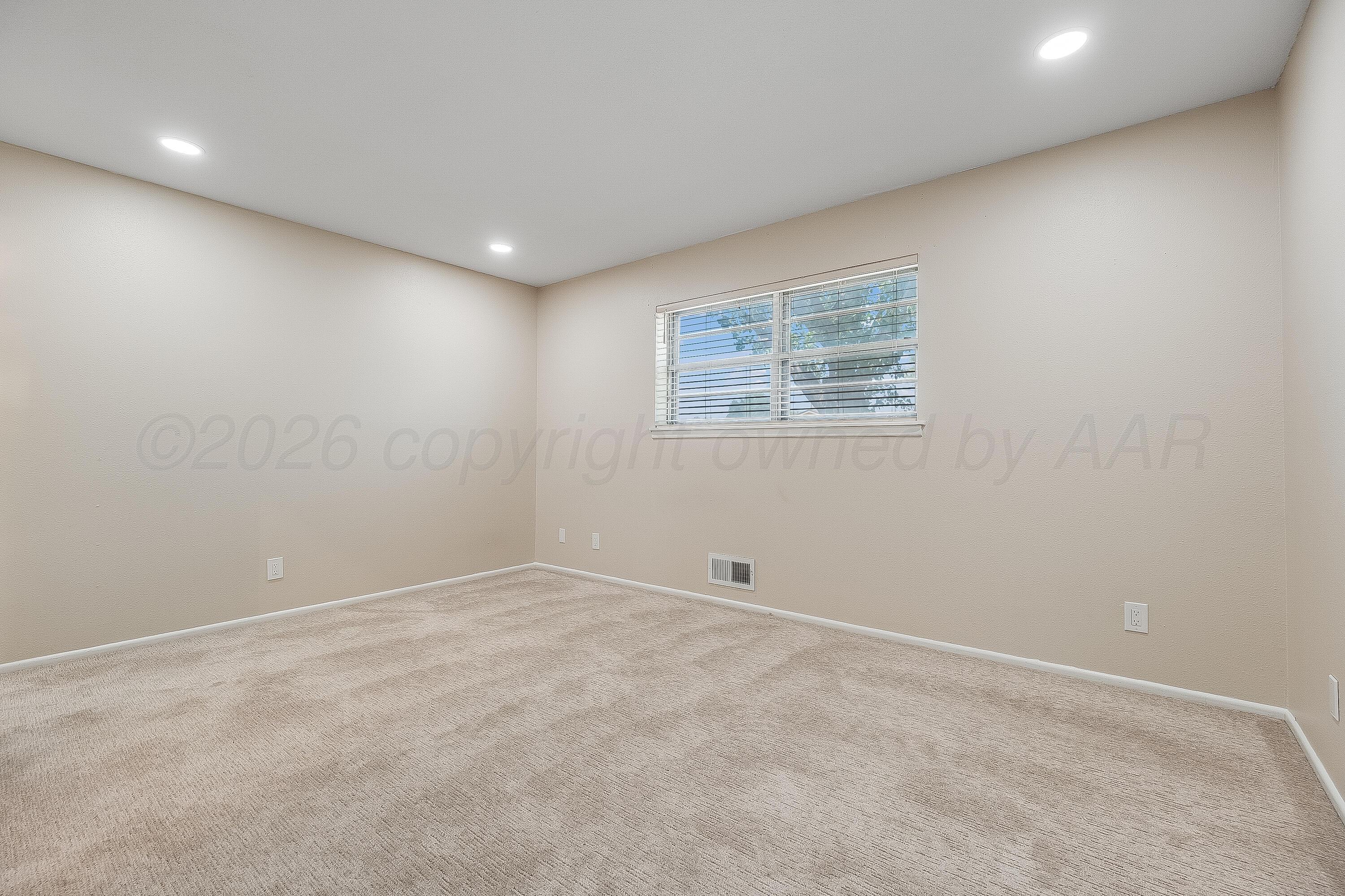 921 Mills Avenue Property Photo 12