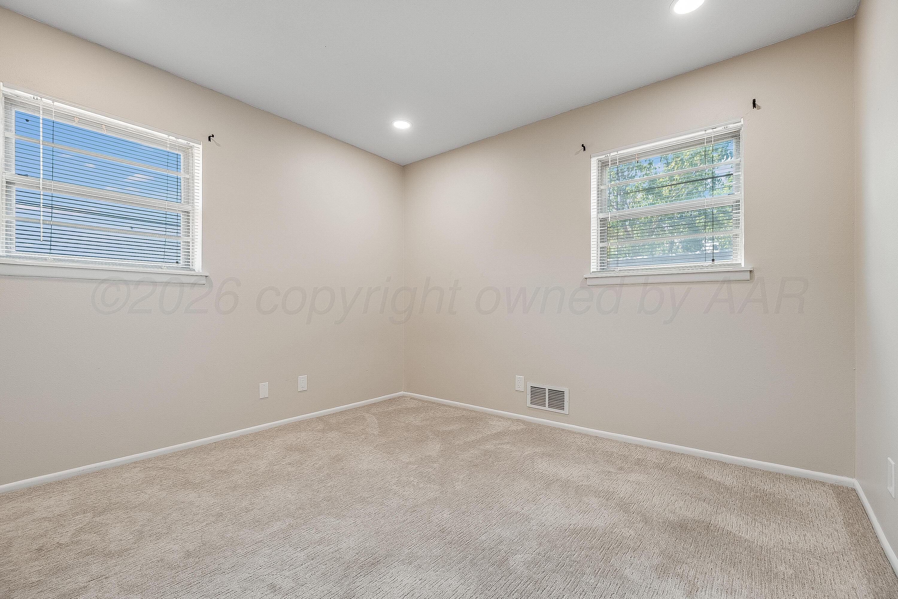 921 Mills Avenue Property Photo 15