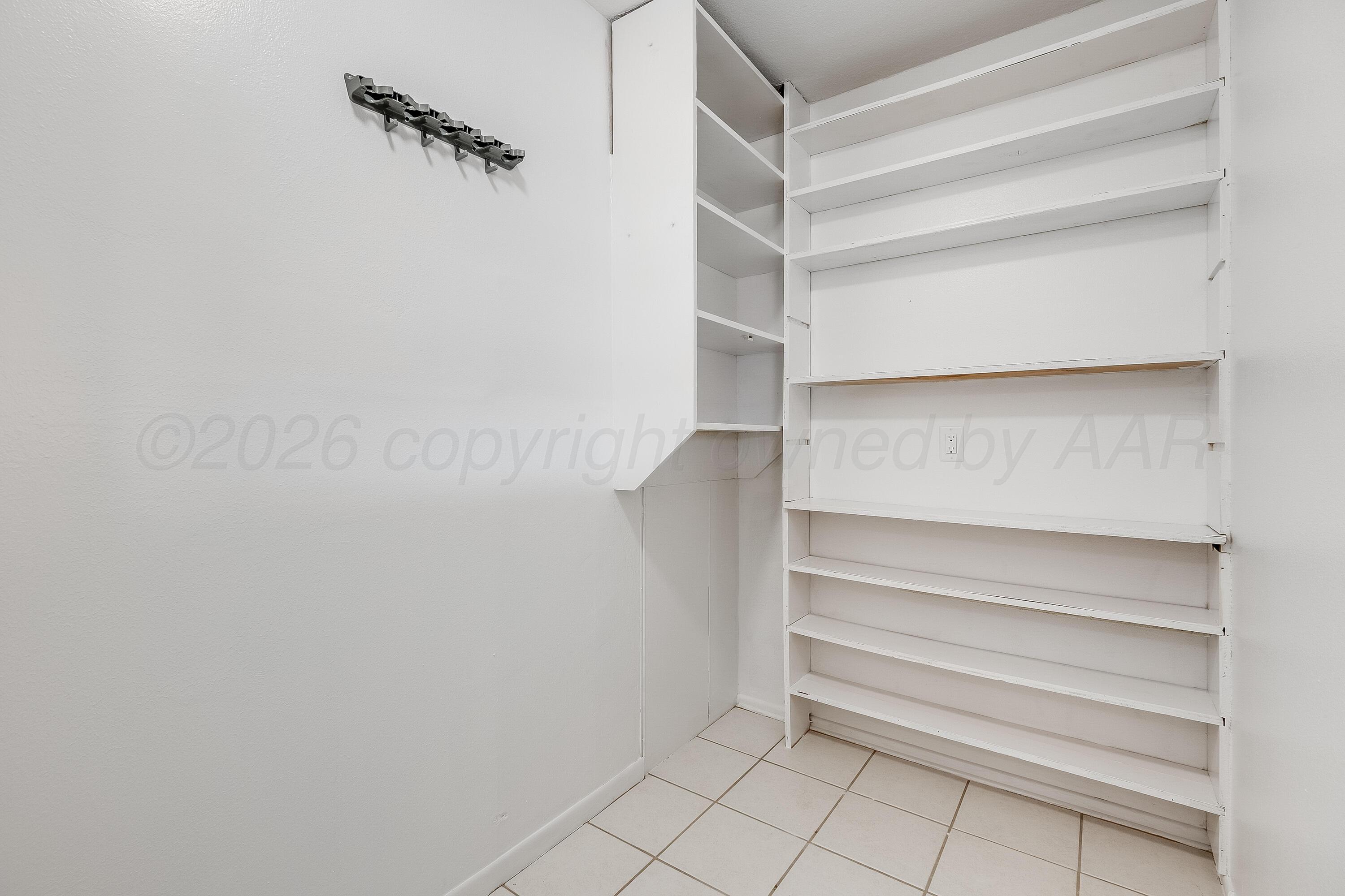 921 Mills Avenue Property Photo 22