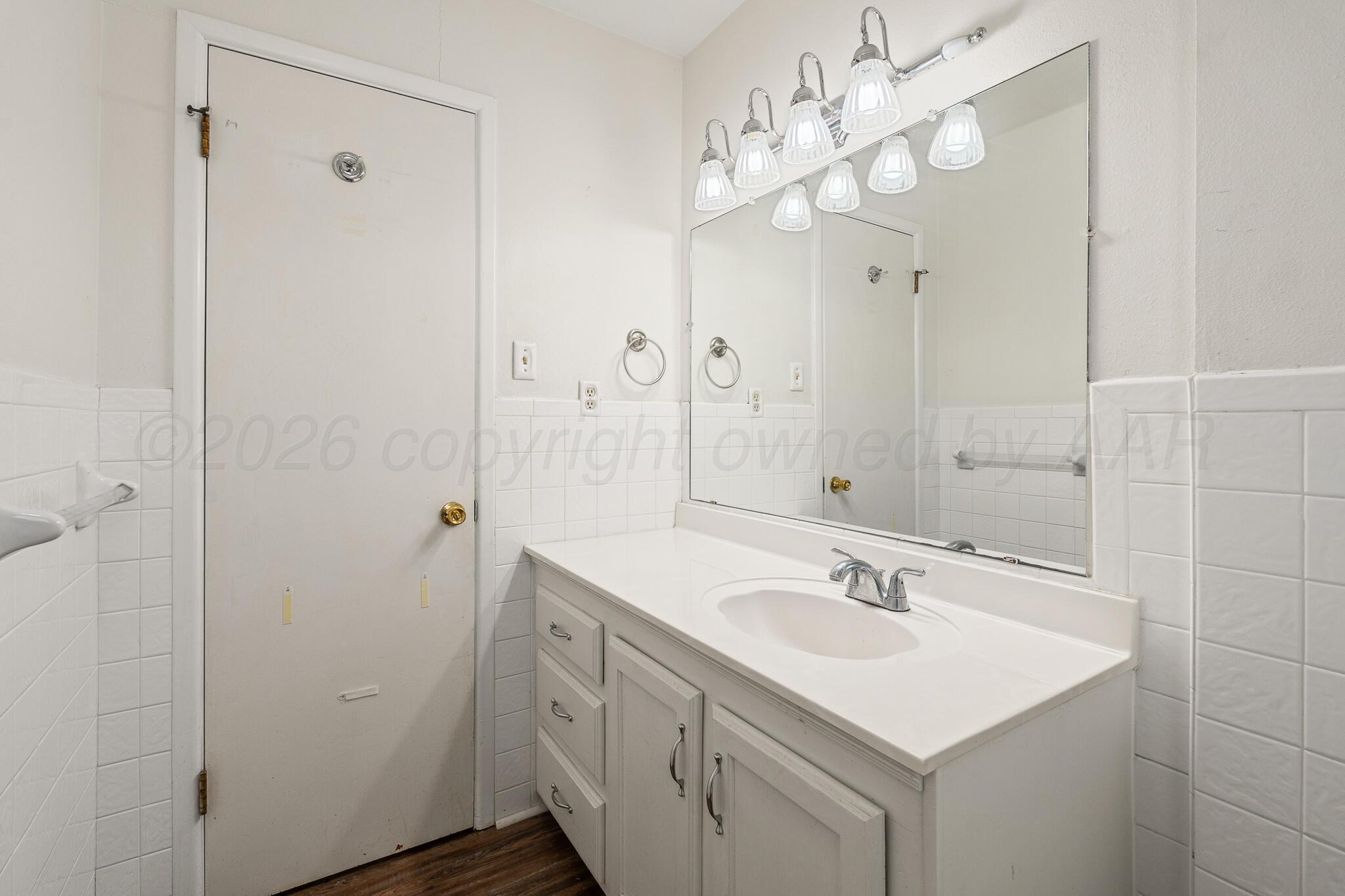 401 E 7th Street Property Photo 24