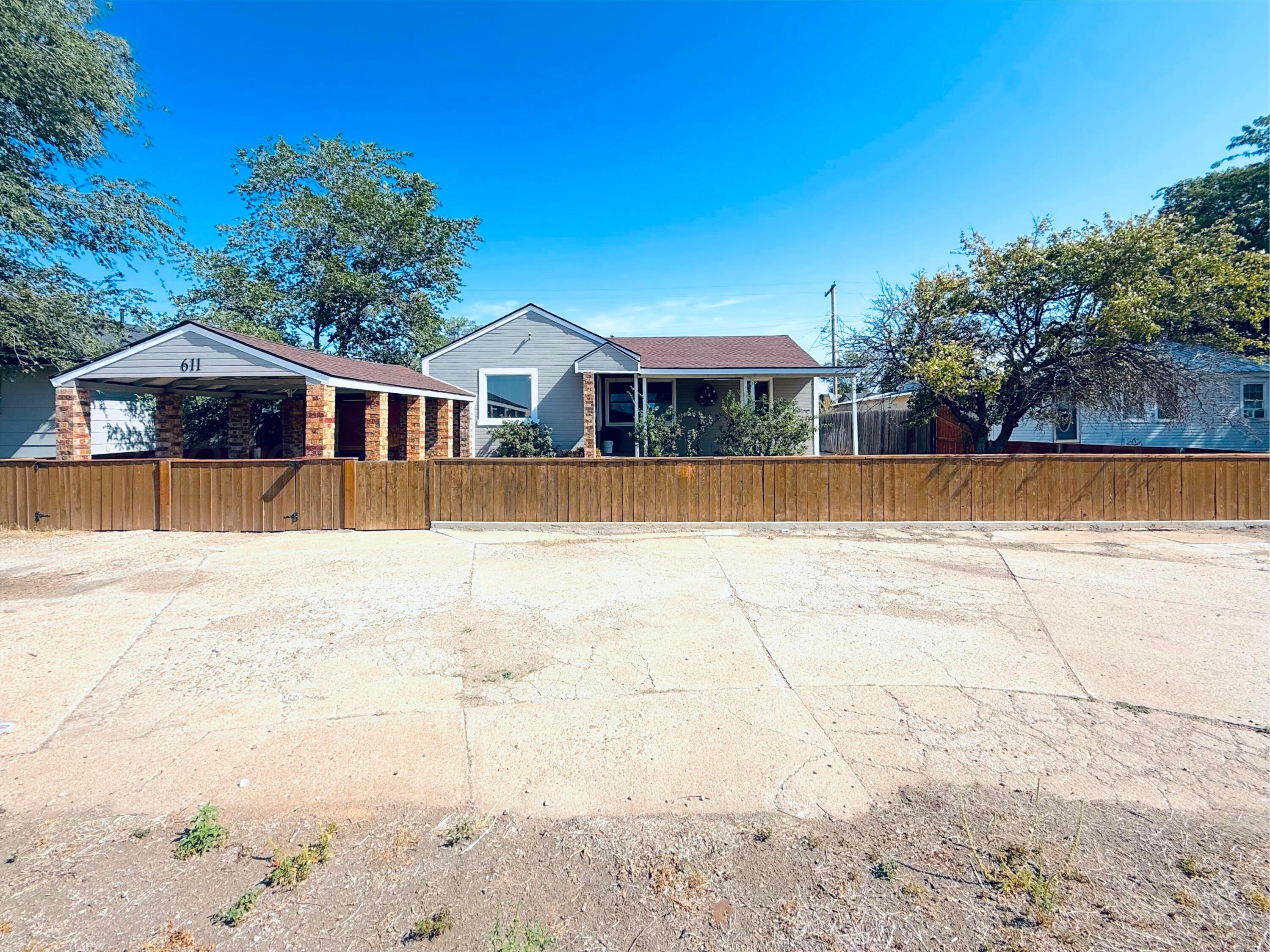 611 E 3rd Street Property Photo 1