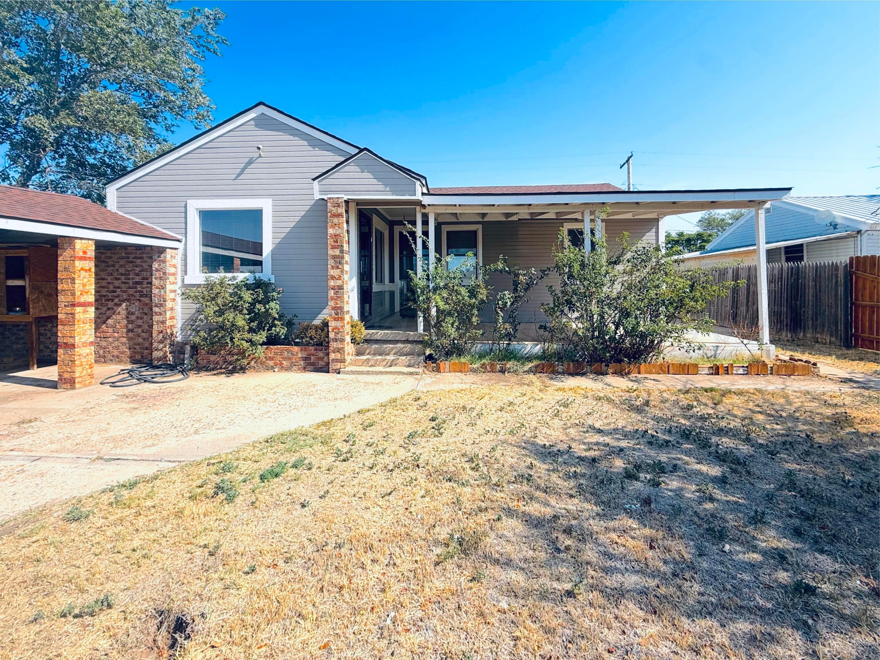 611 E 3rd Street Property Photo 2