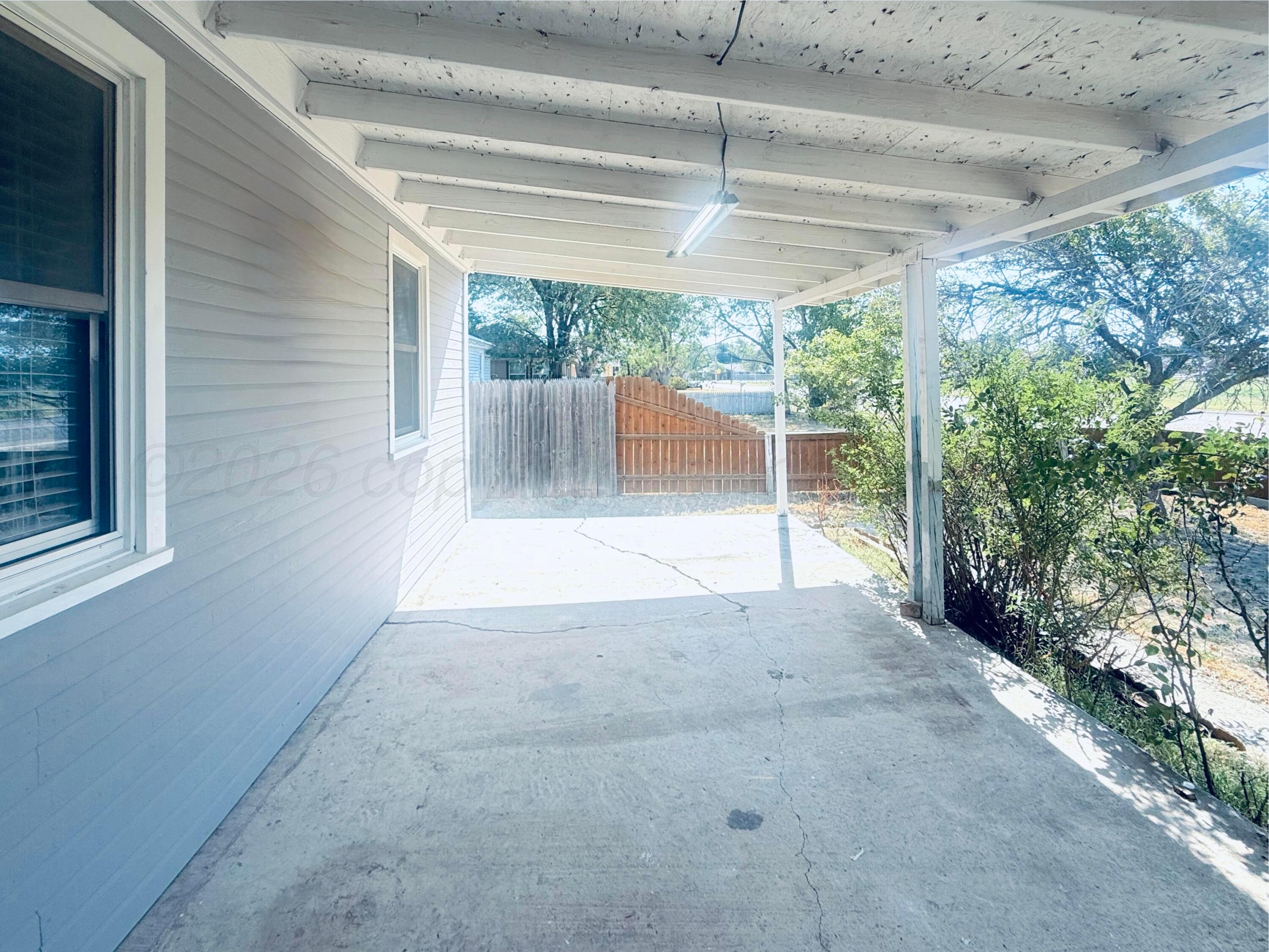 611 E 3rd Street Property Photo 3