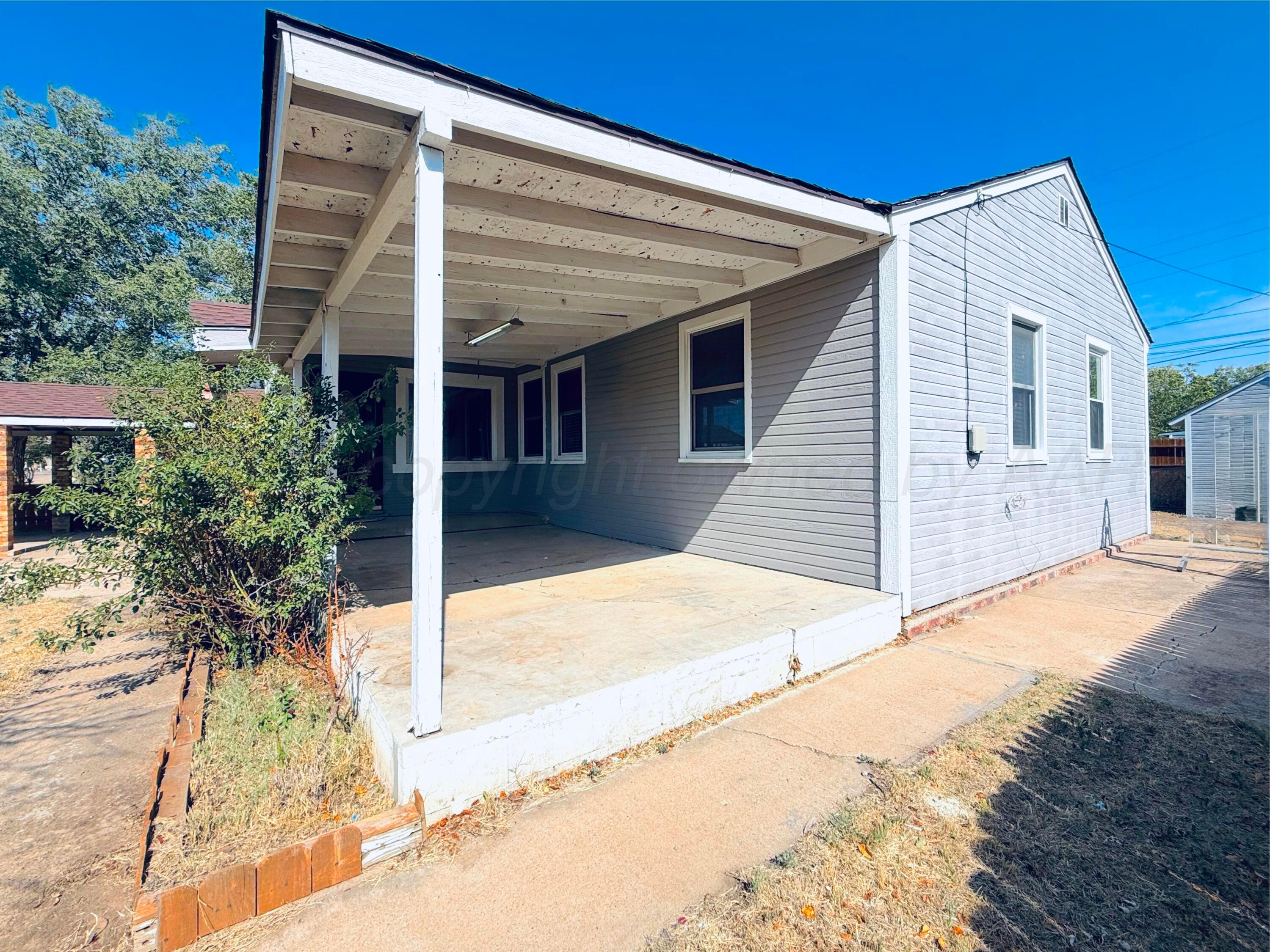 611 E 3rd Street Property Photo 4