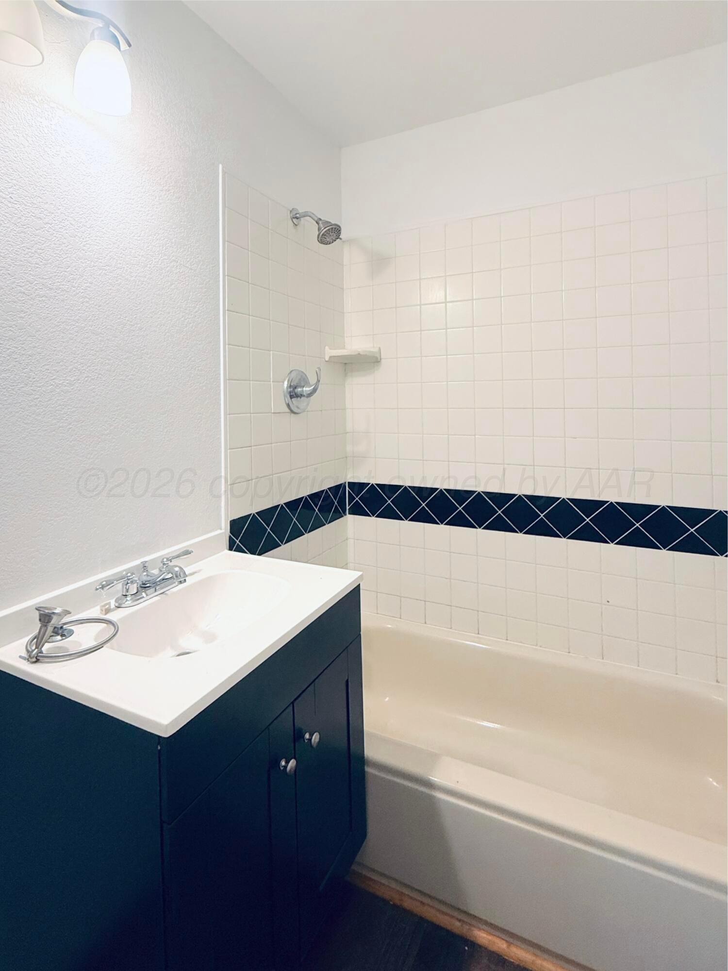 611 E 3rd Street Property Photo 8