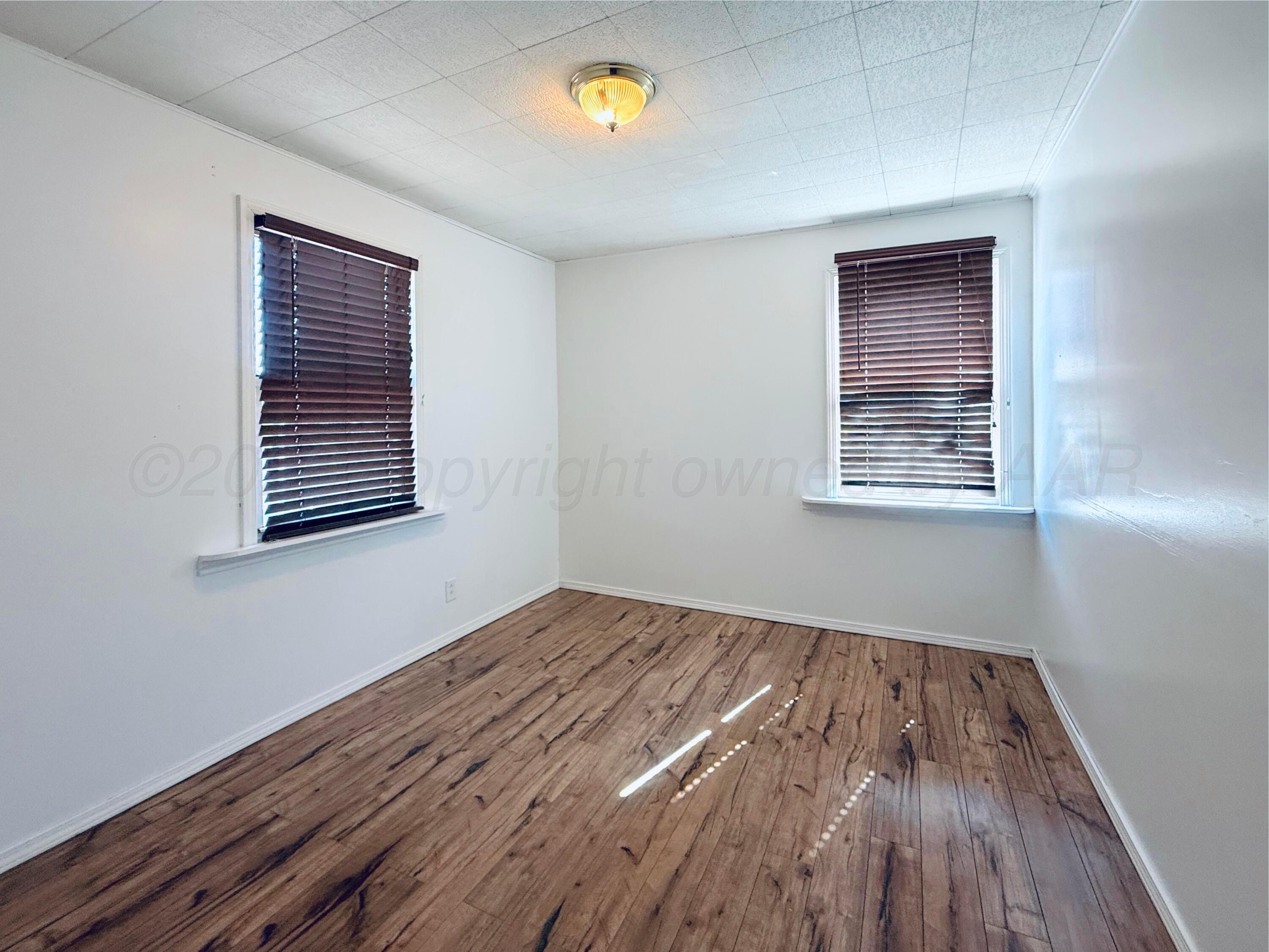 611 E 3rd Street Property Photo 9