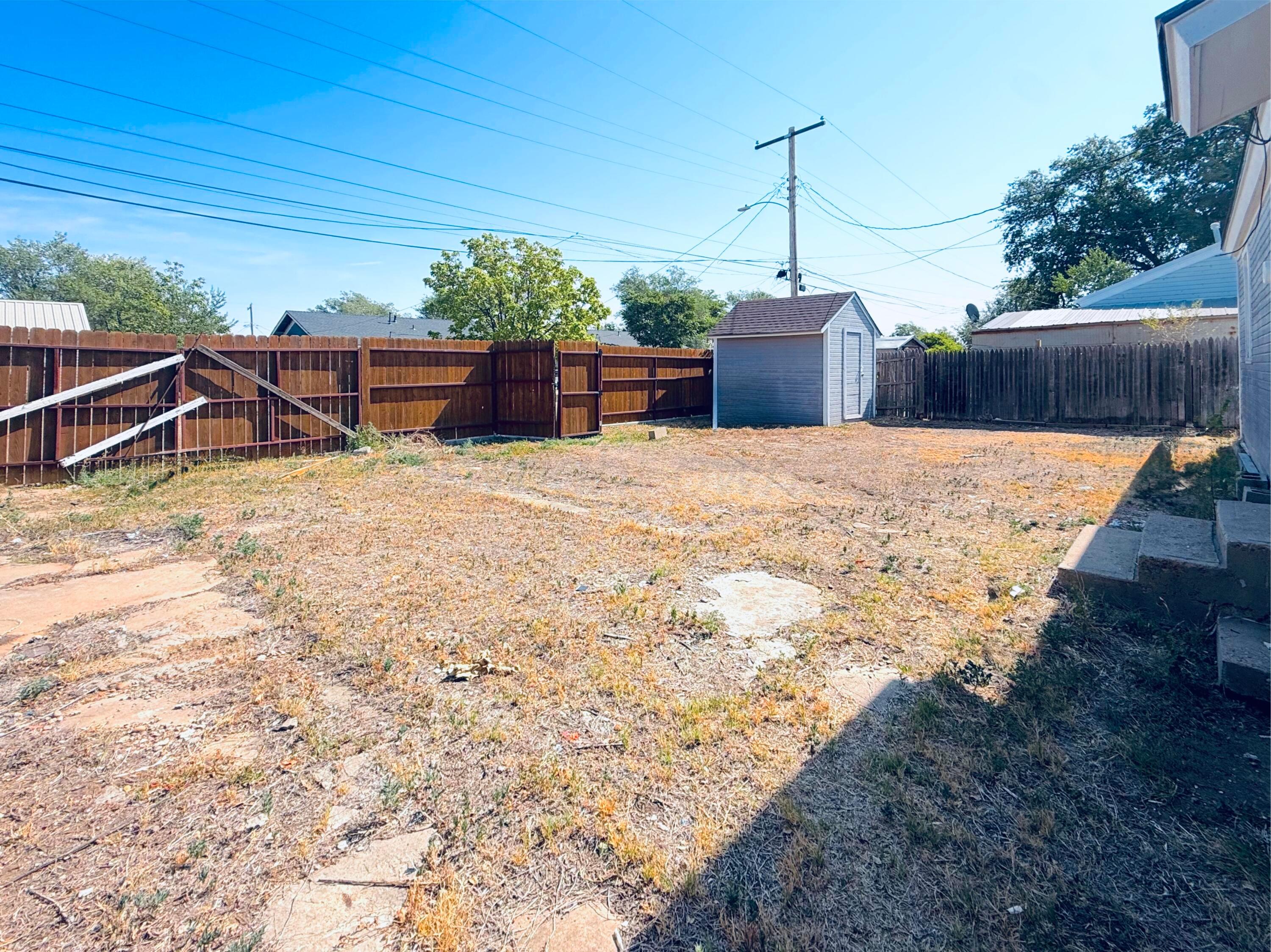 611 E 3rd Street Property Photo 12