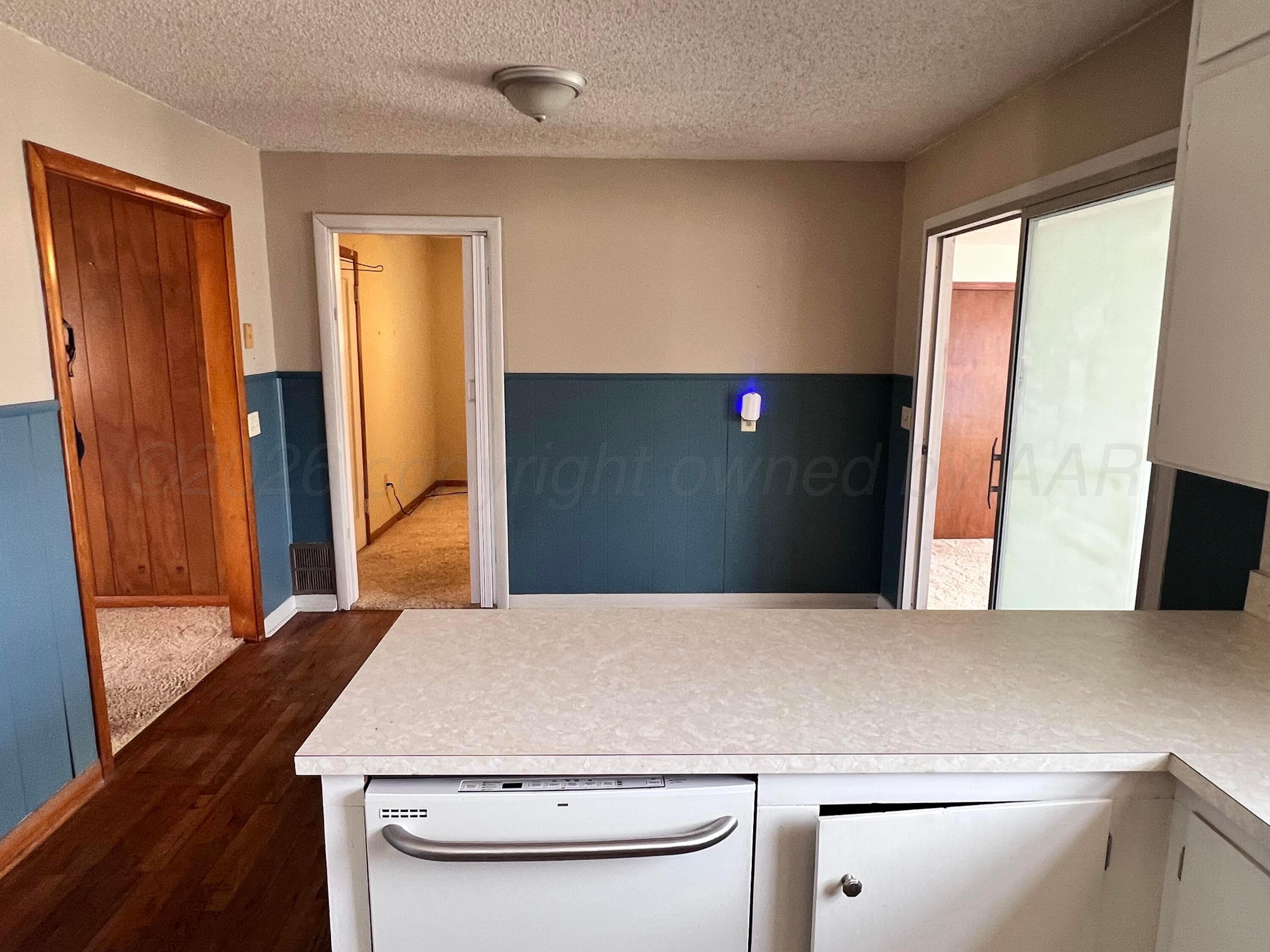 404 Avenue J Property Photo 8