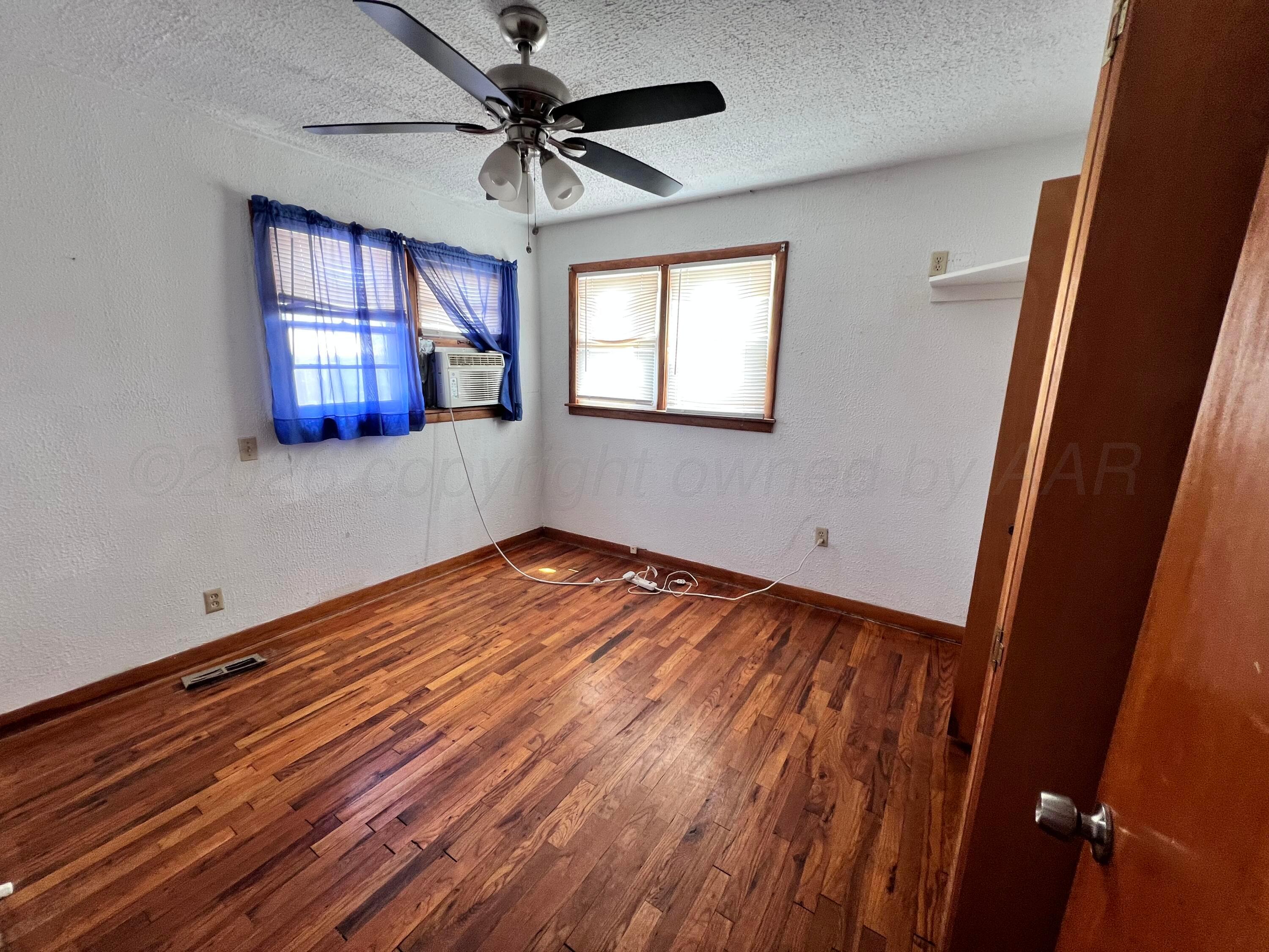 404 Avenue J Property Photo 21