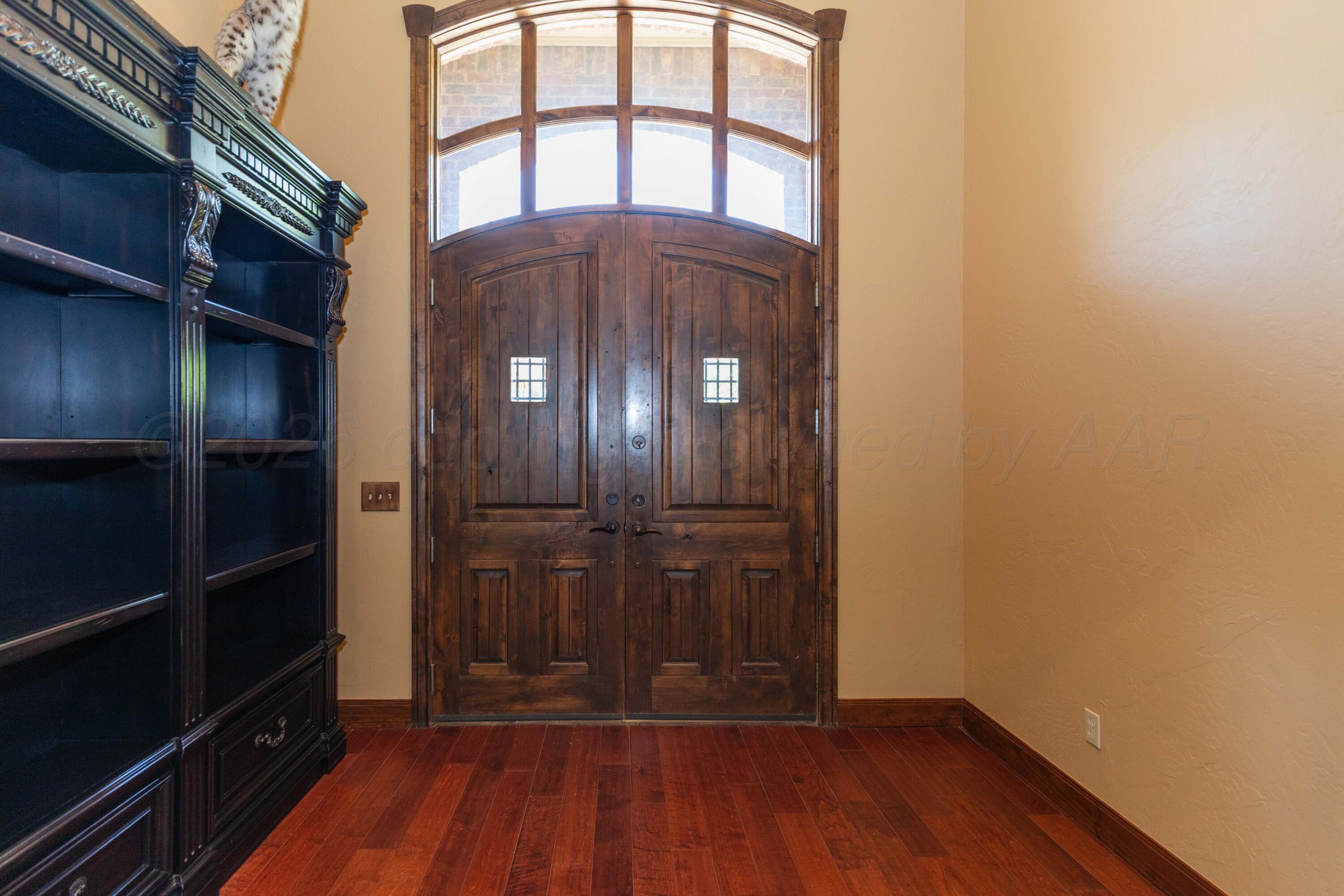 7812 Oakview Drive Property Photo 4