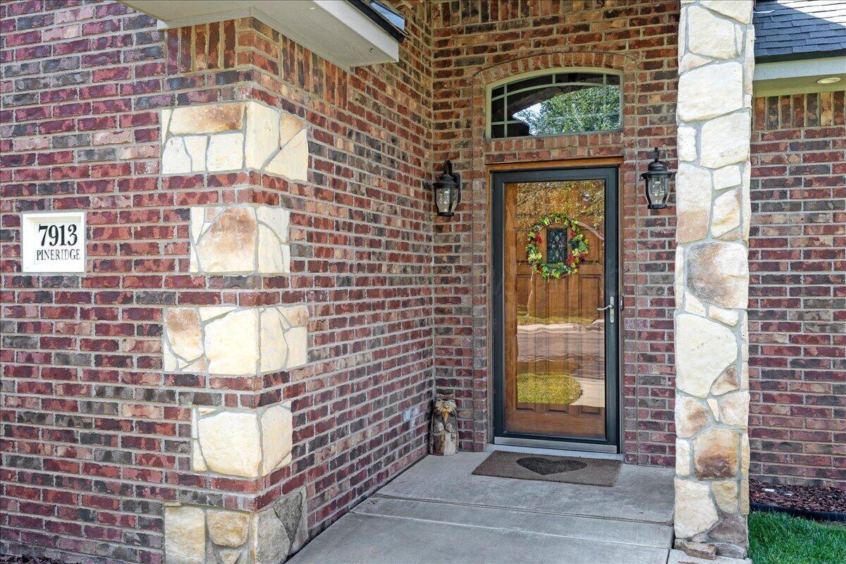 7913 Pineridge Drive Property Photo 2