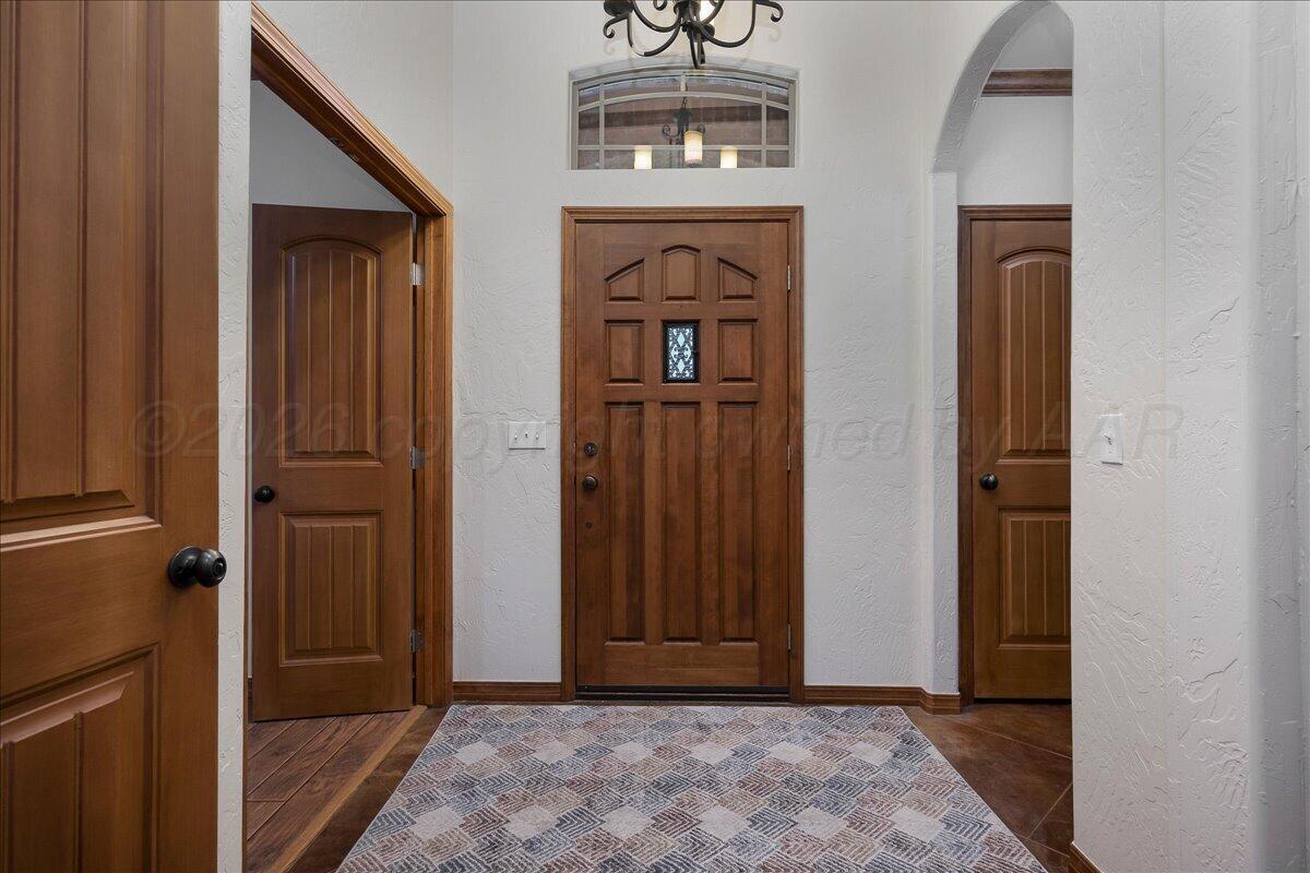 7913 Pineridge Drive Property Photo 3