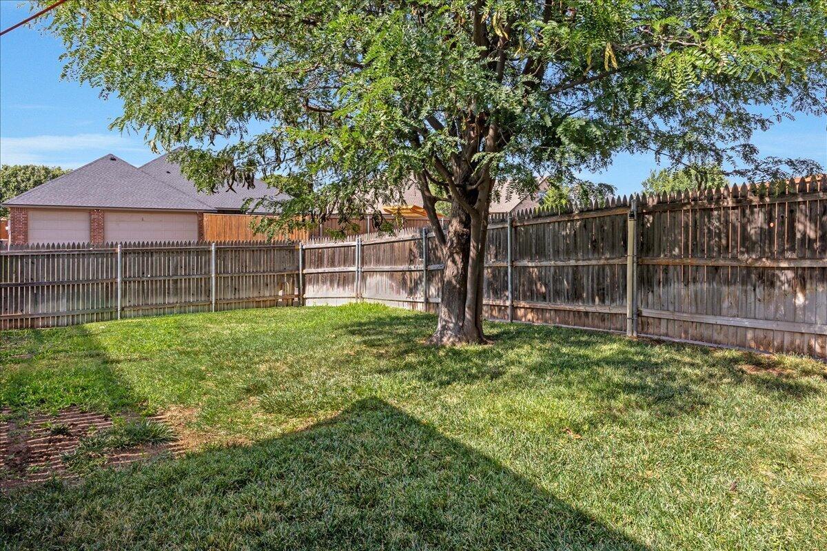 7913 Pineridge Drive Property Photo 9