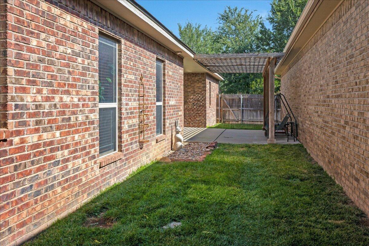 7913 Pineridge Drive Property Photo 30