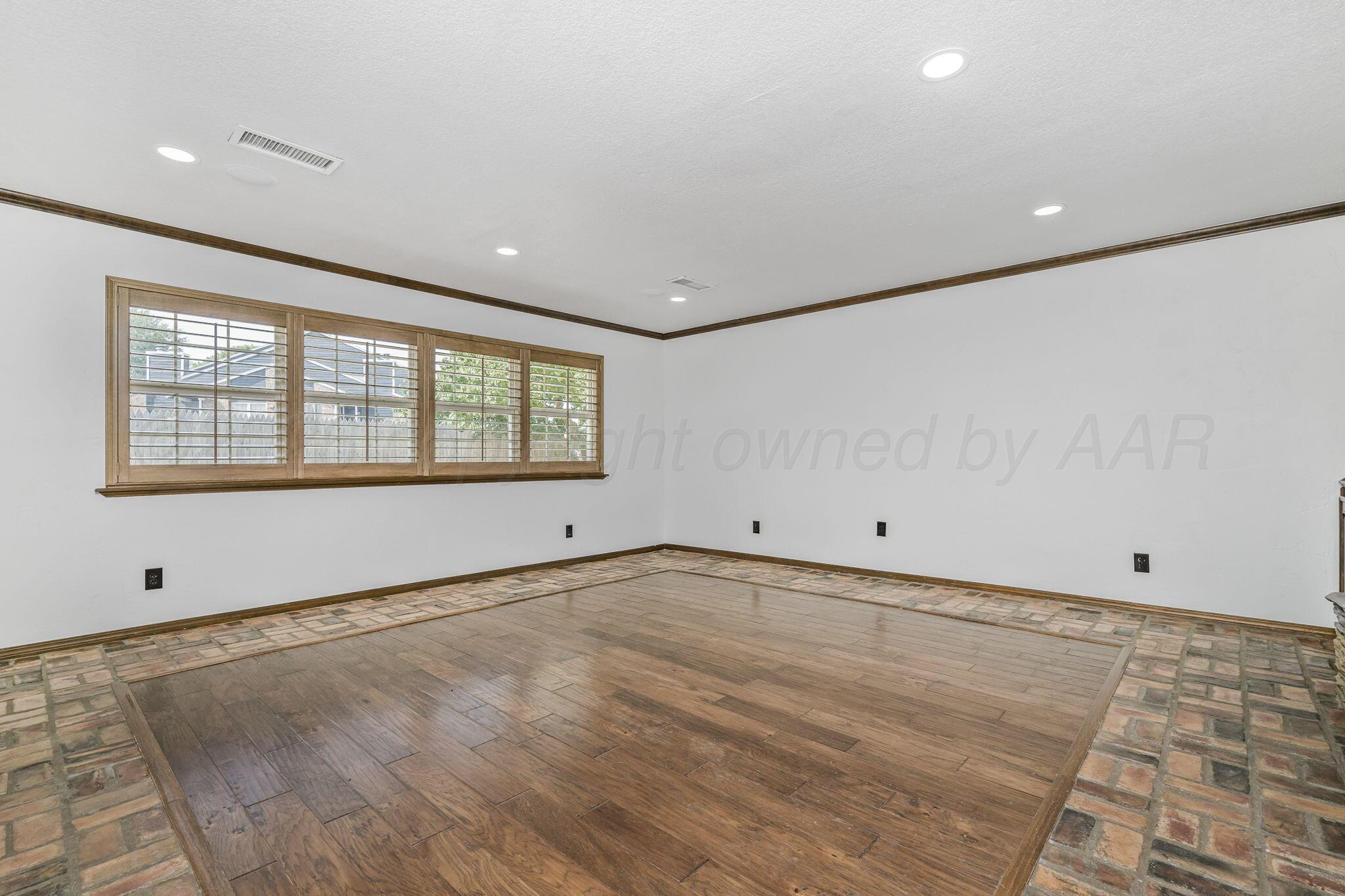 7027 Oneill Drive Property Photo 7