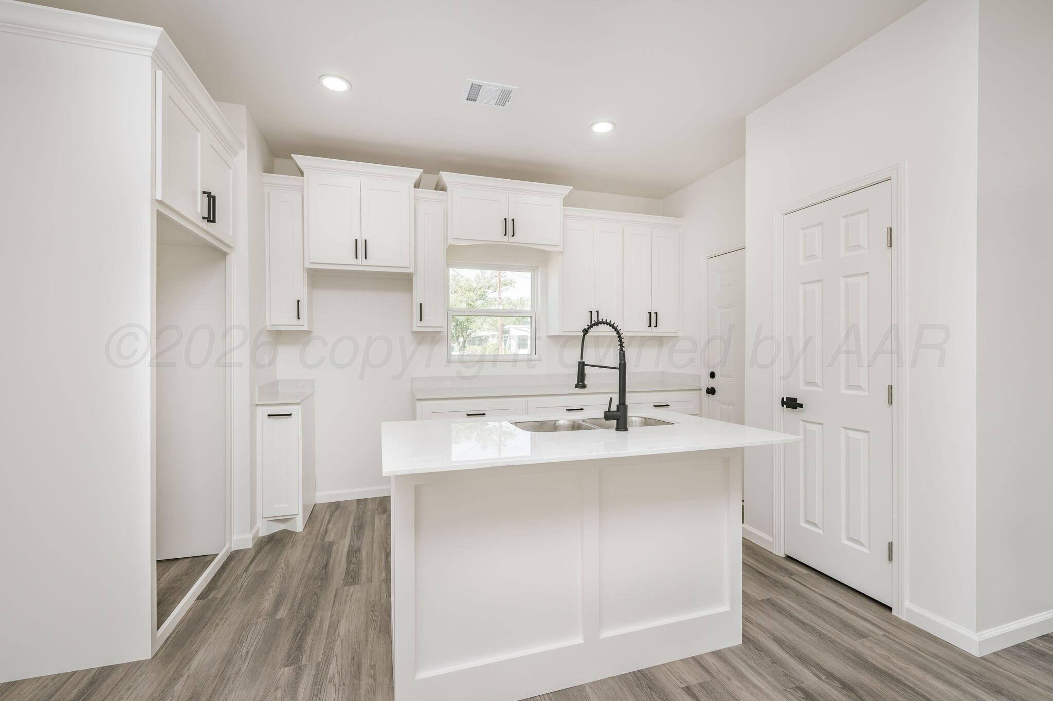 2602 Olive Street Property Photo 5