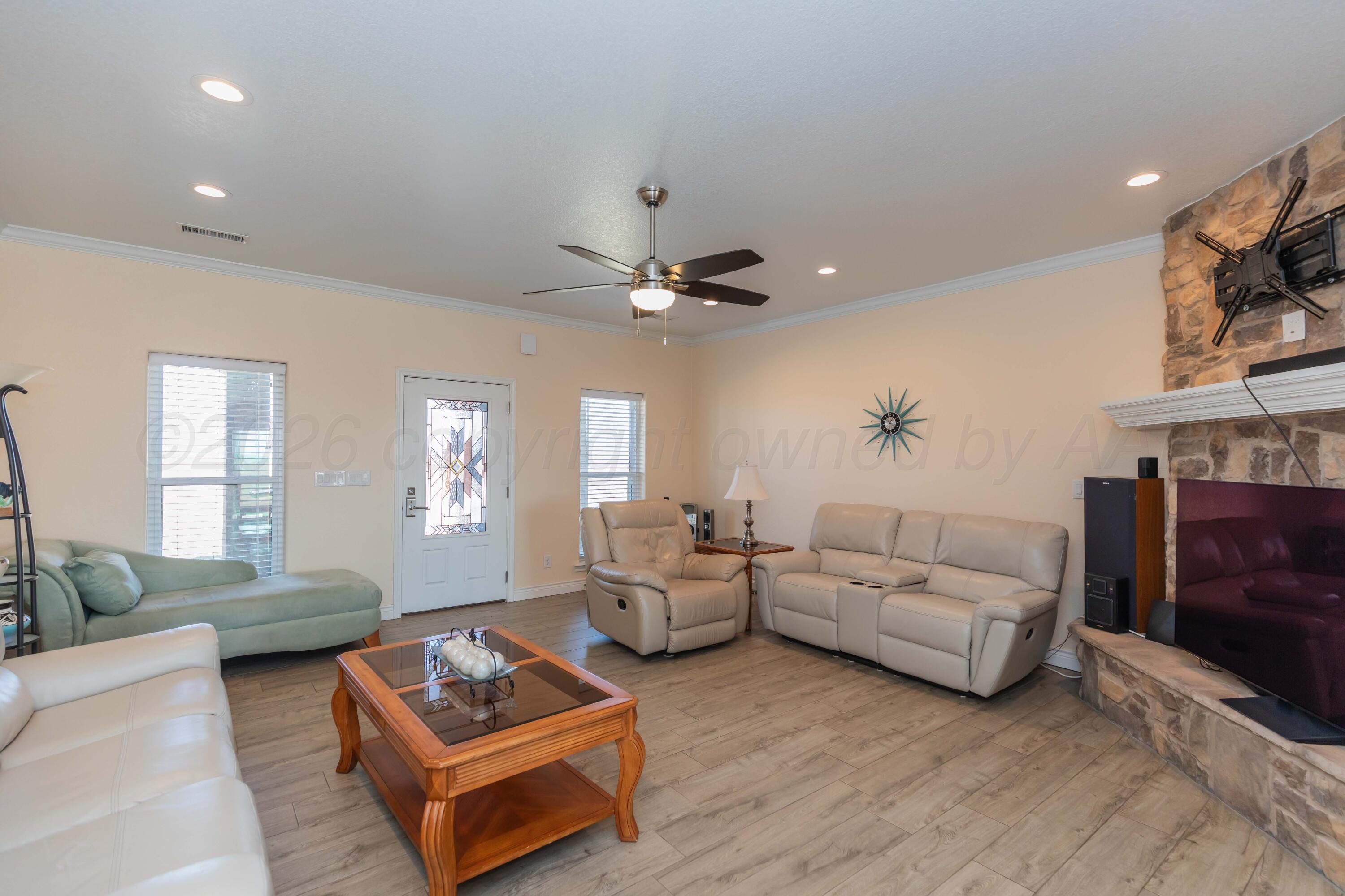 21561 Arnot Road Property Photo 9