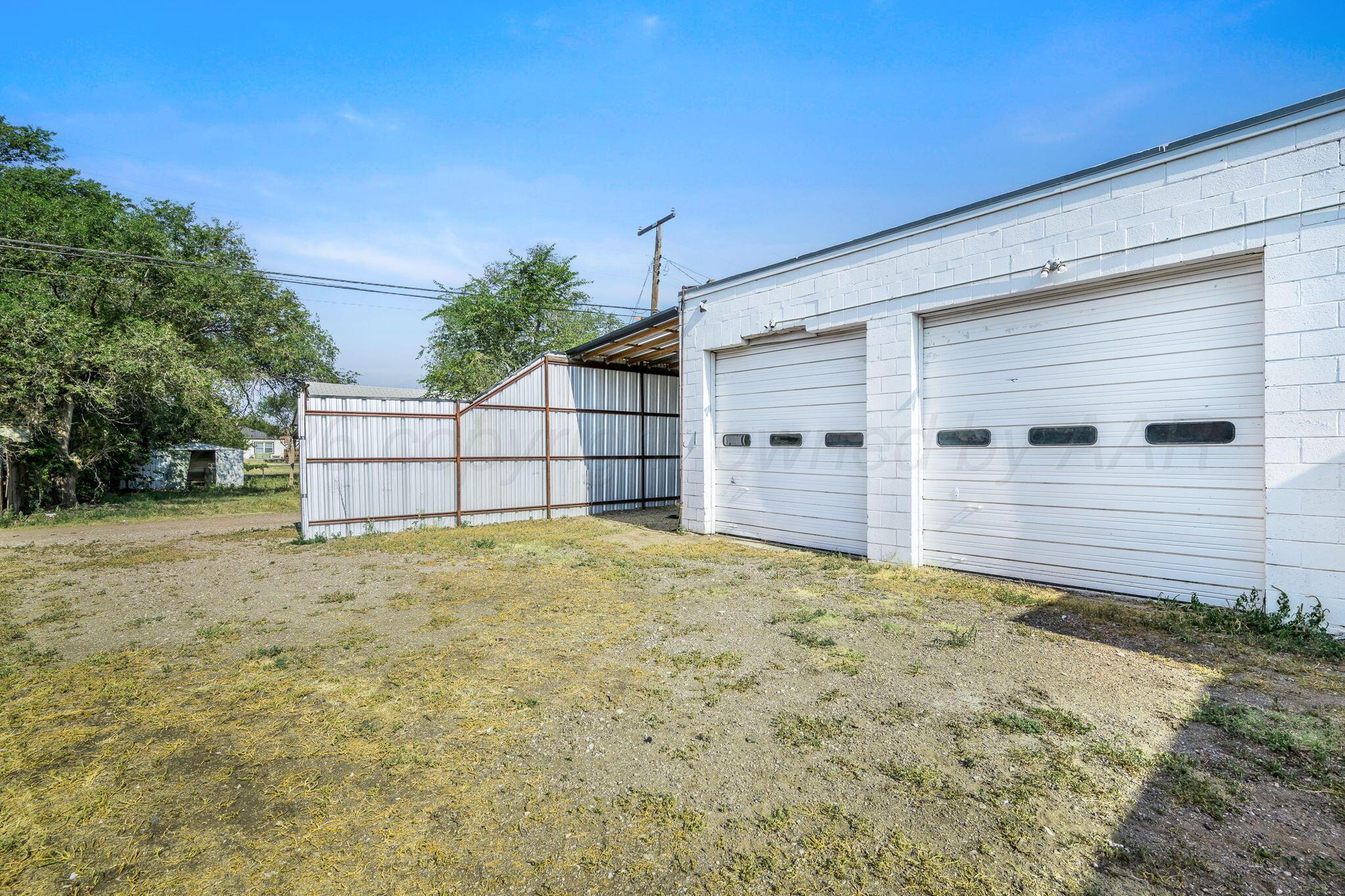 3302 S Tyler Street Property Photo 3