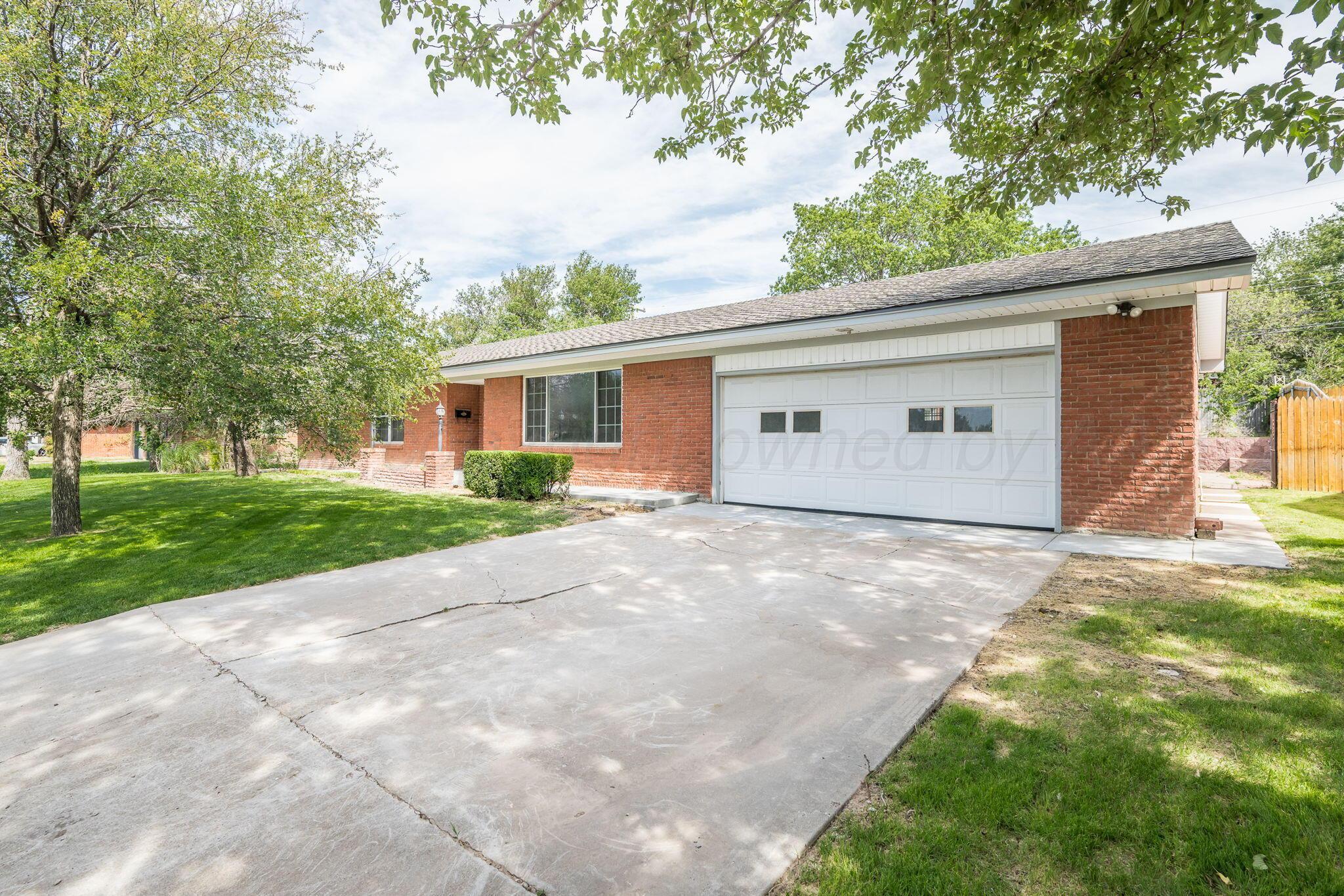 1409 Hillcrest Drive Property Photo 2