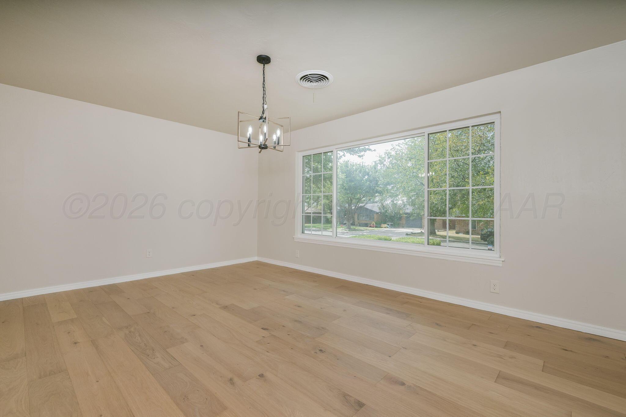 1409 Hillcrest Drive Property Photo 4