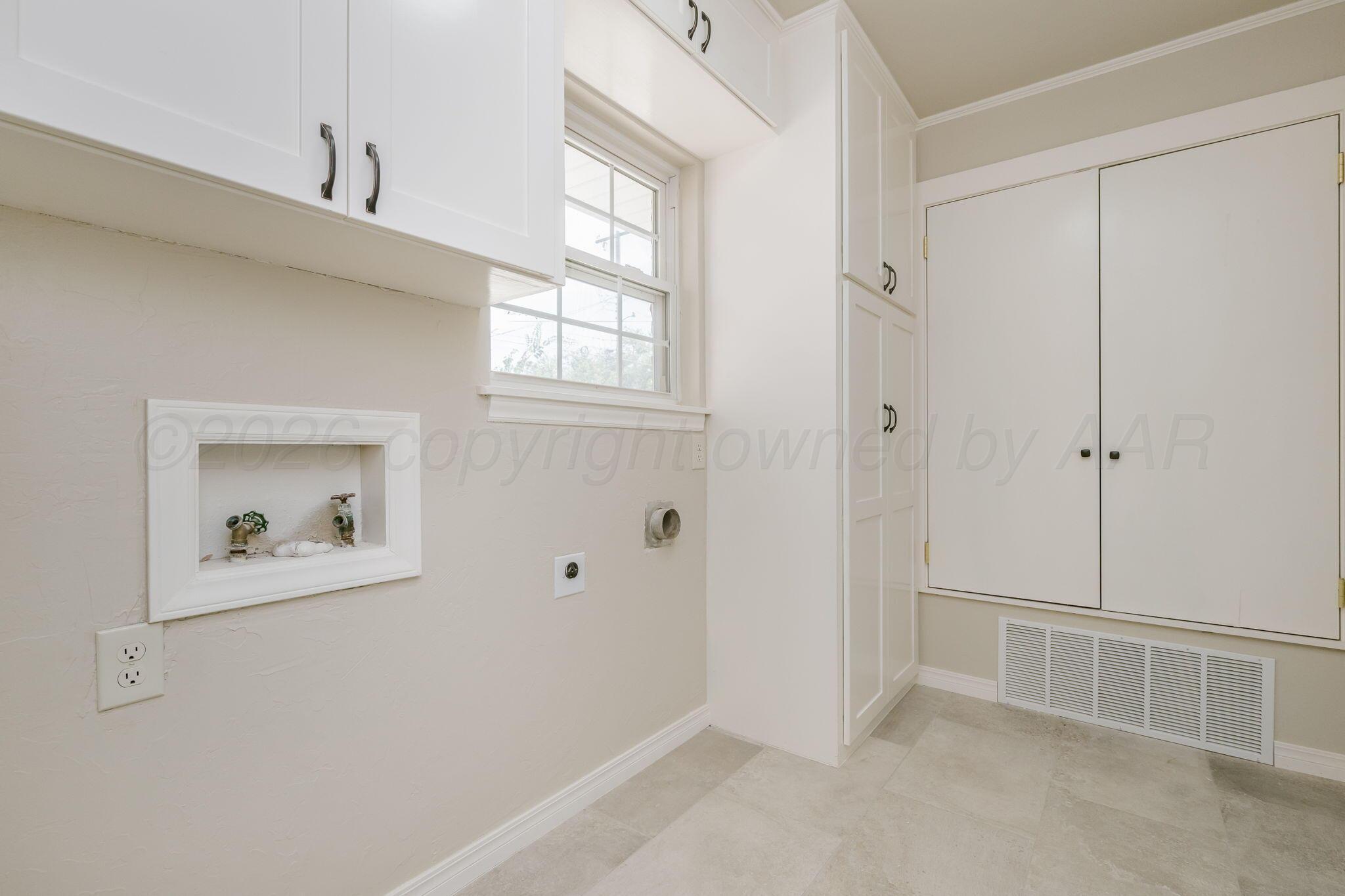 1409 Hillcrest Drive Property Photo 12