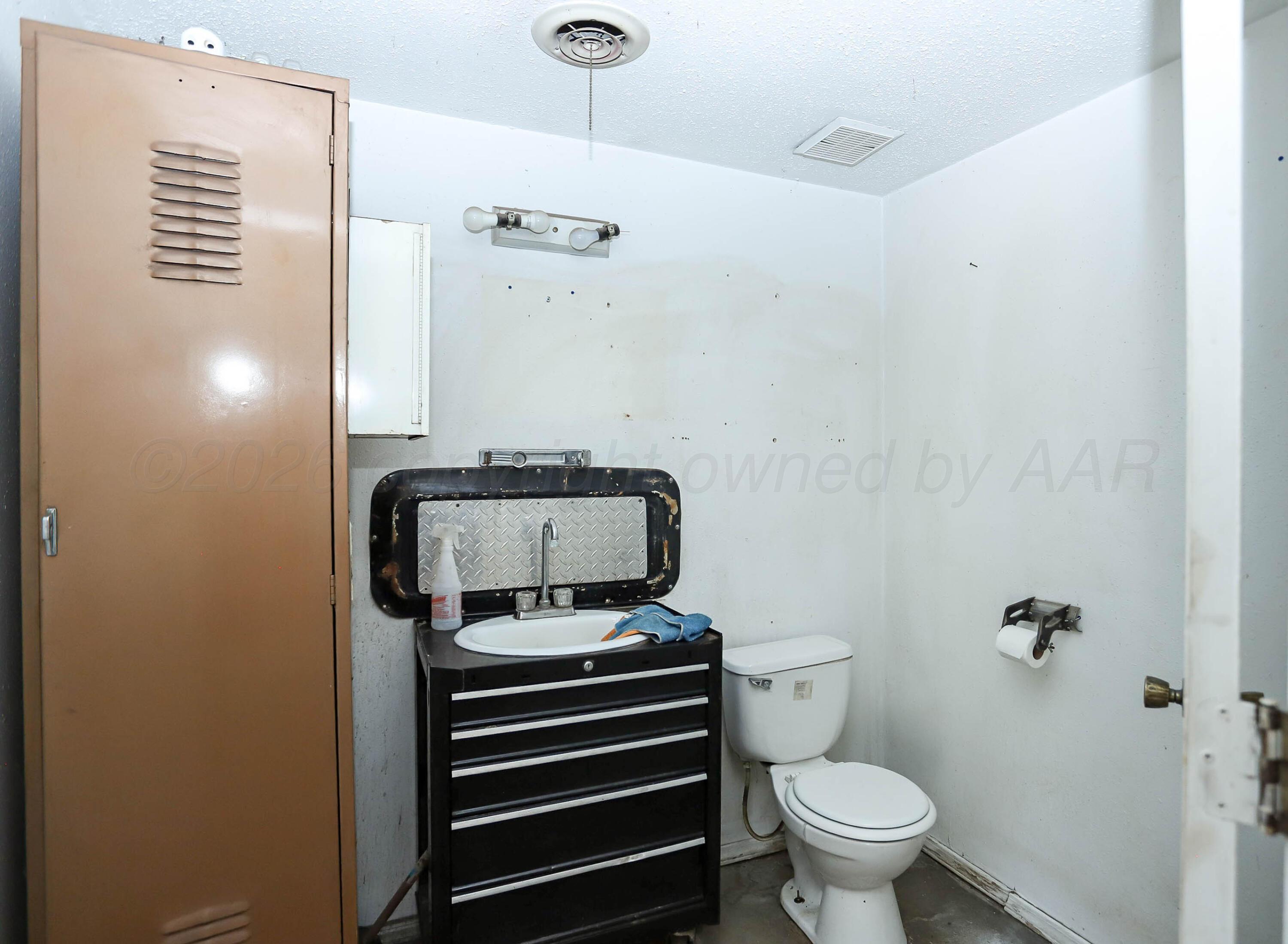 7624 River Road Property Photo 9