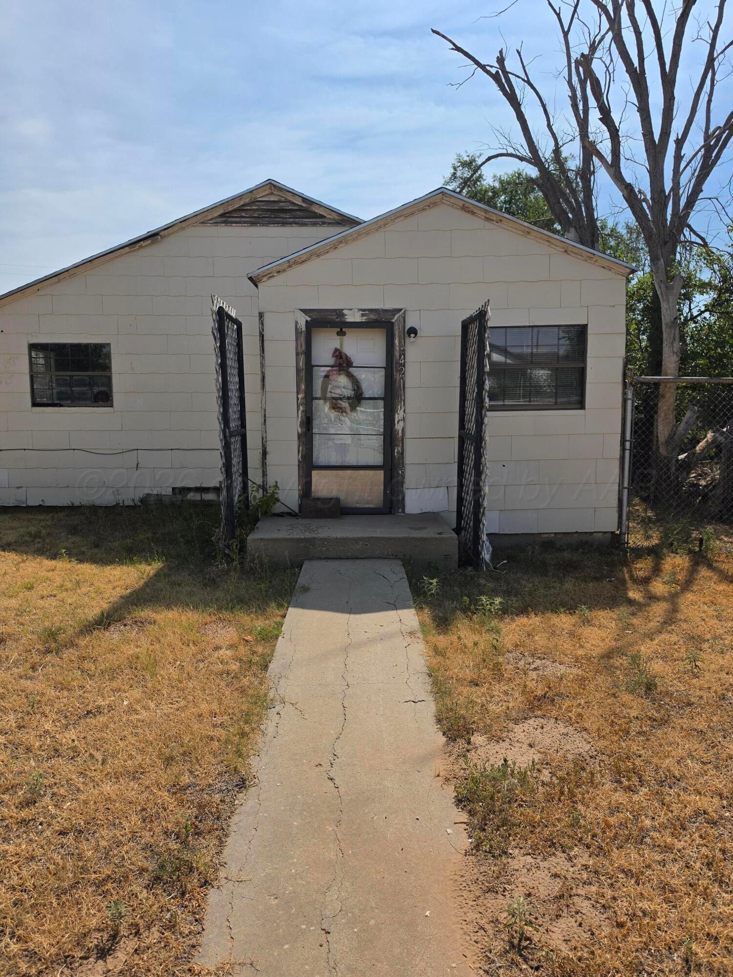 427 Clark Avenue Property Photo 1