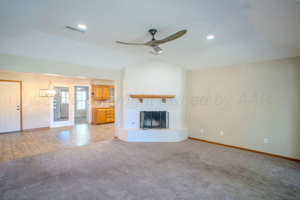 6605 Deer Park Drive Property Photo 4