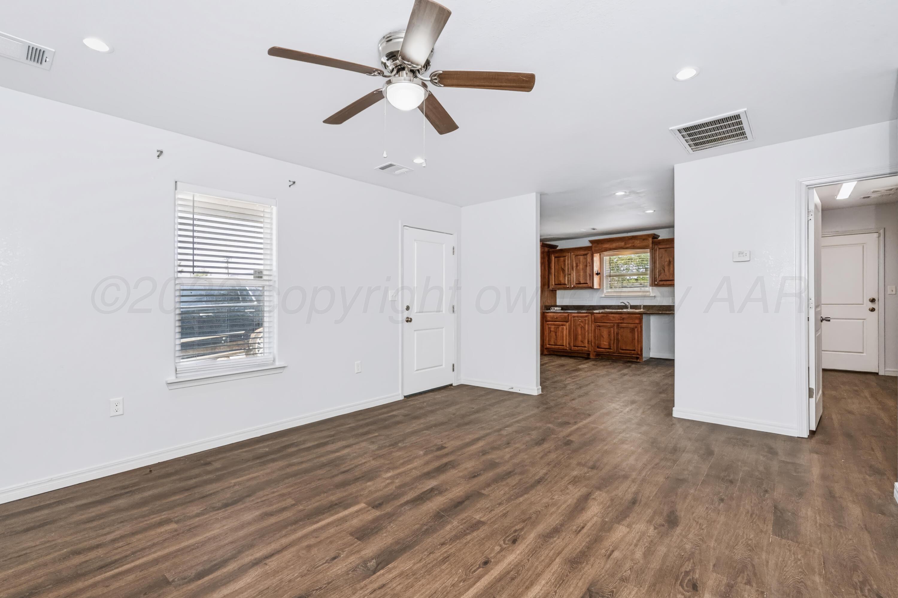 807 N Houston Street Property Photo 3