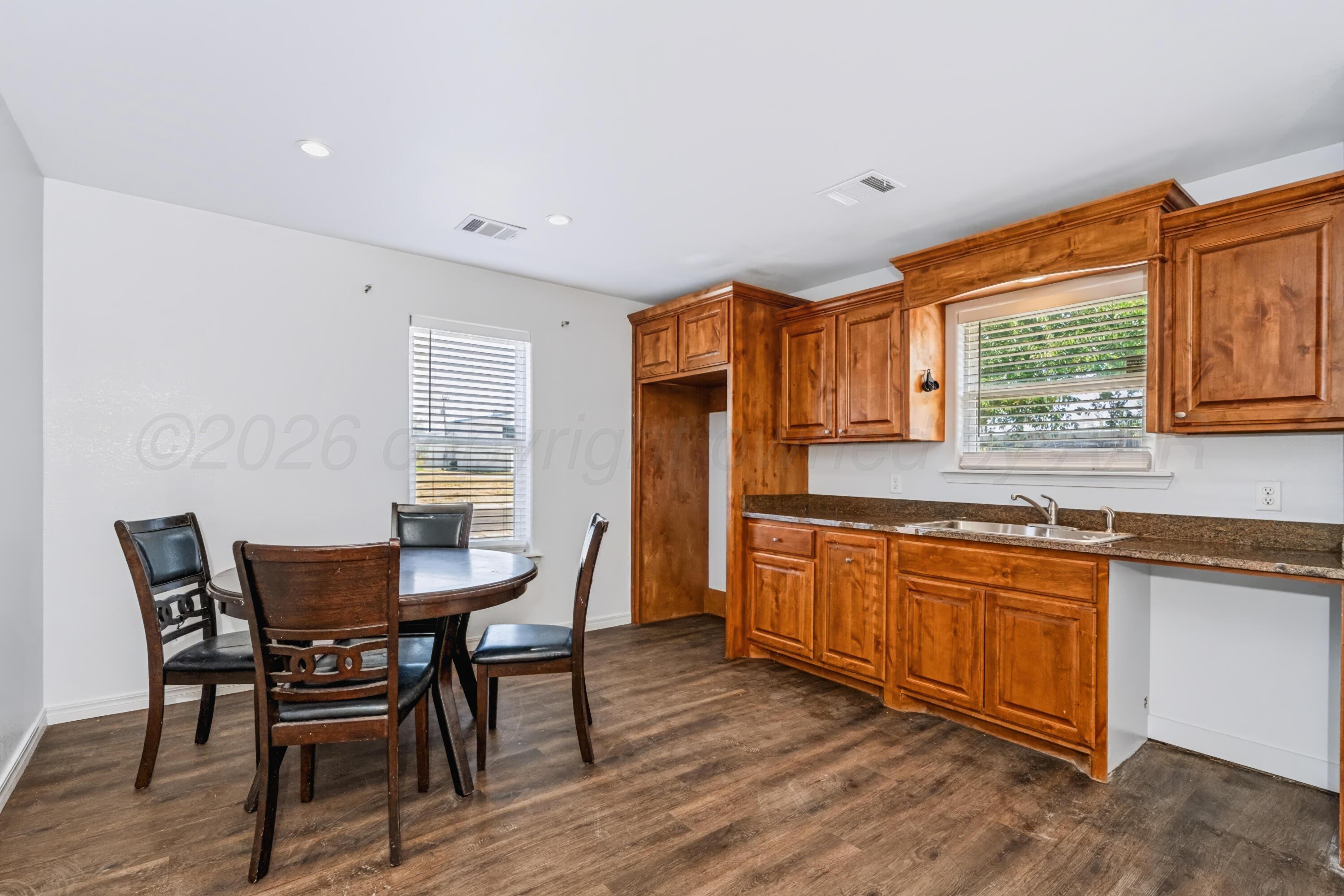 807 N Houston Street Property Photo 8
