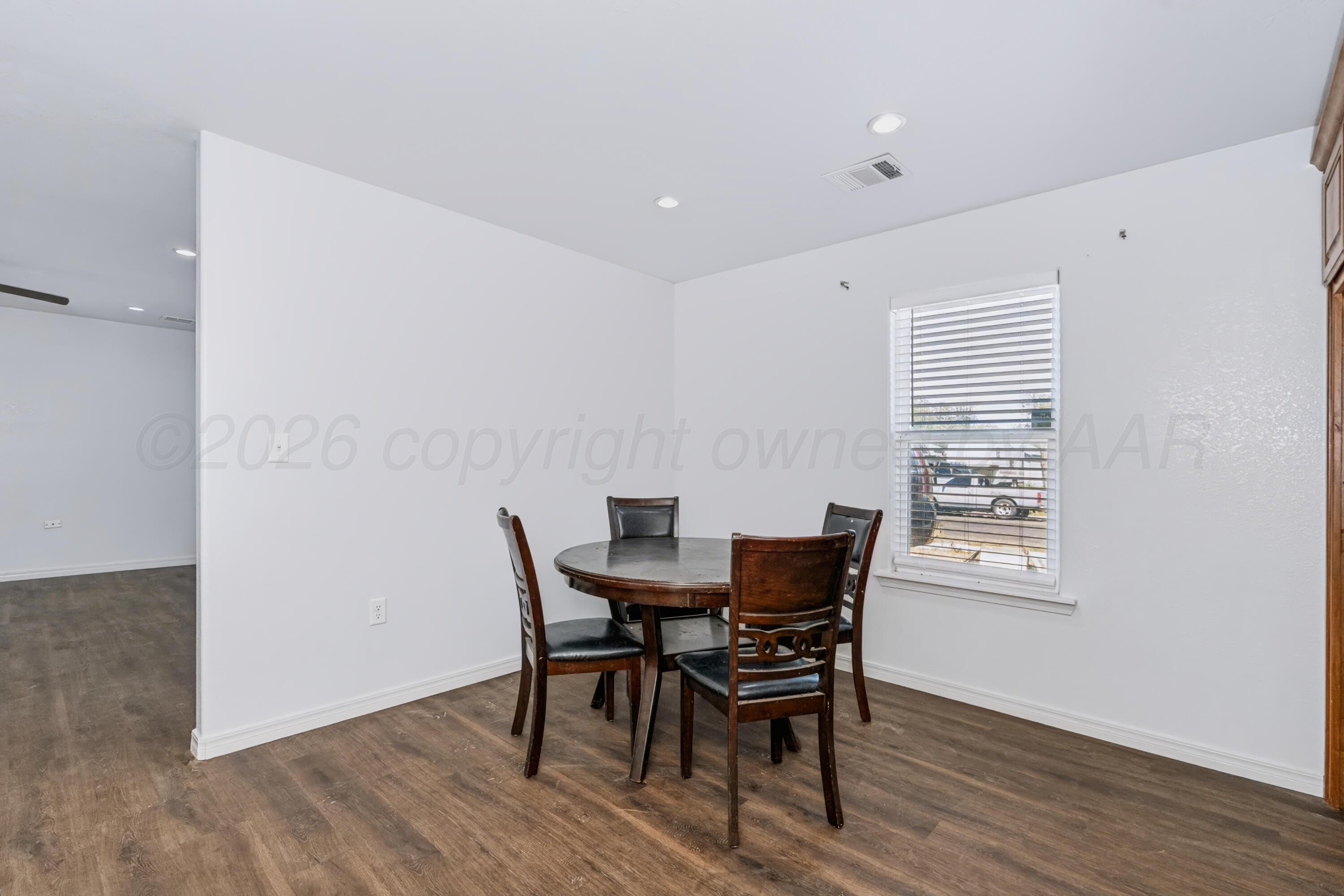 807 N Houston Street Property Photo 9
