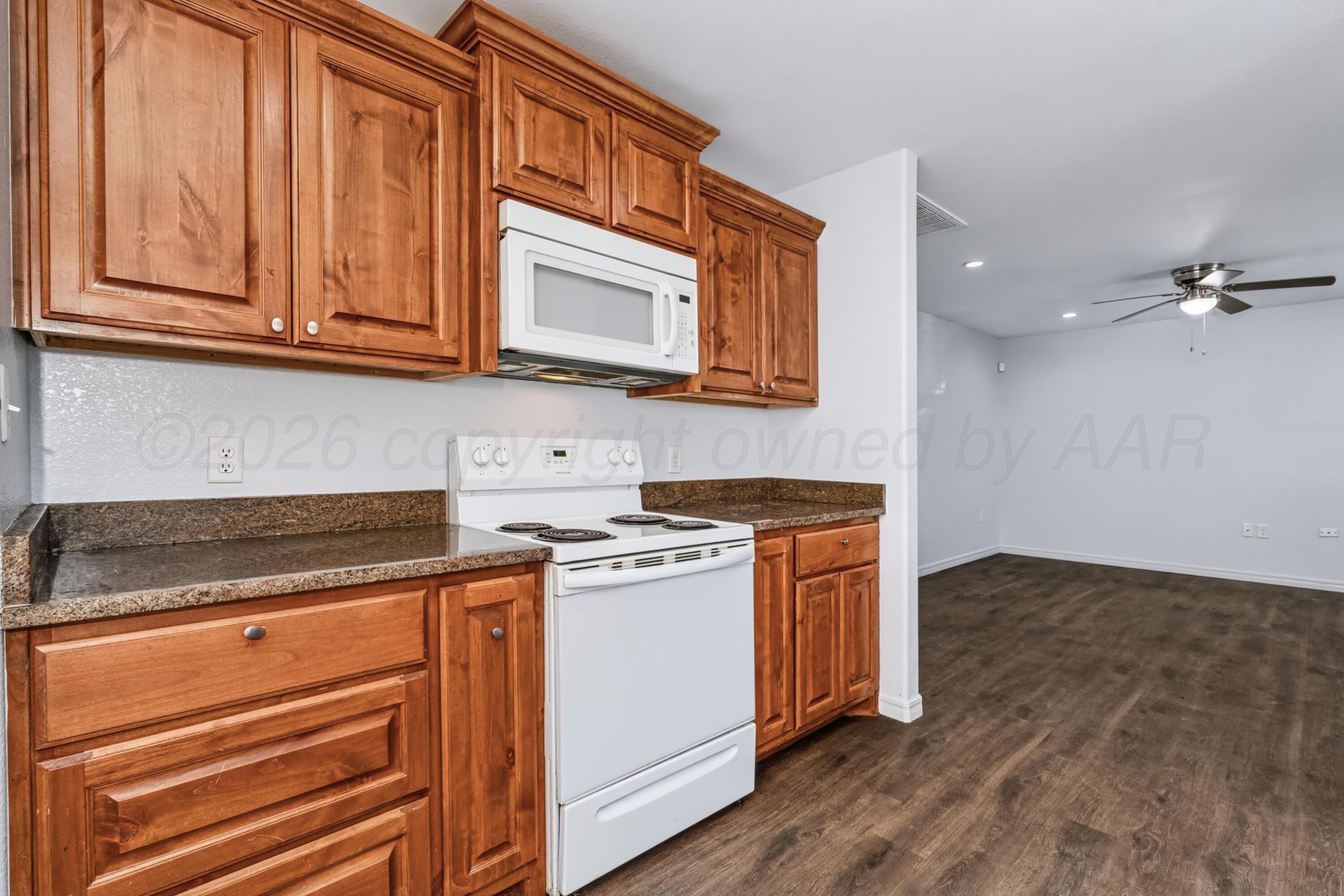 807 N Houston Street Property Photo 10