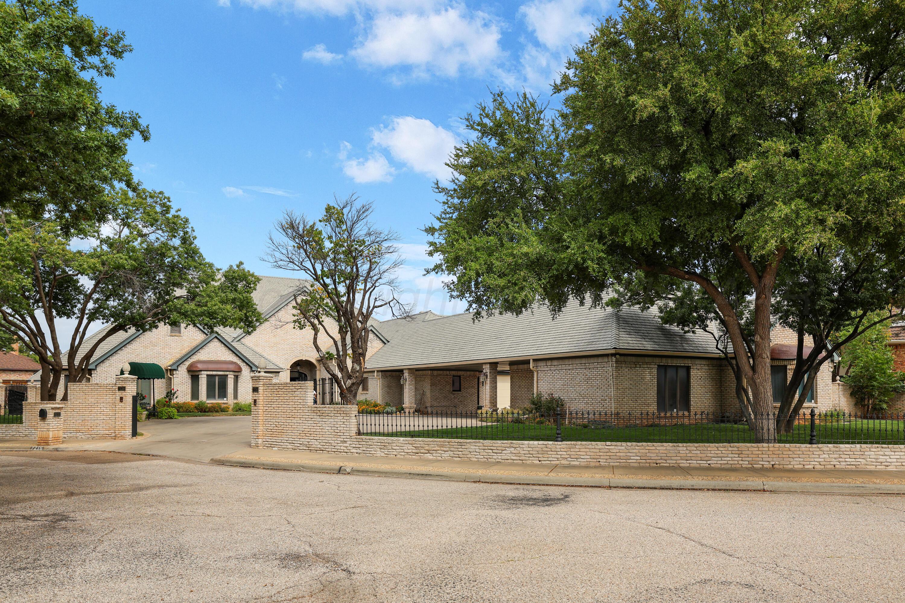 7216 Versailles Drive Property Photo 2