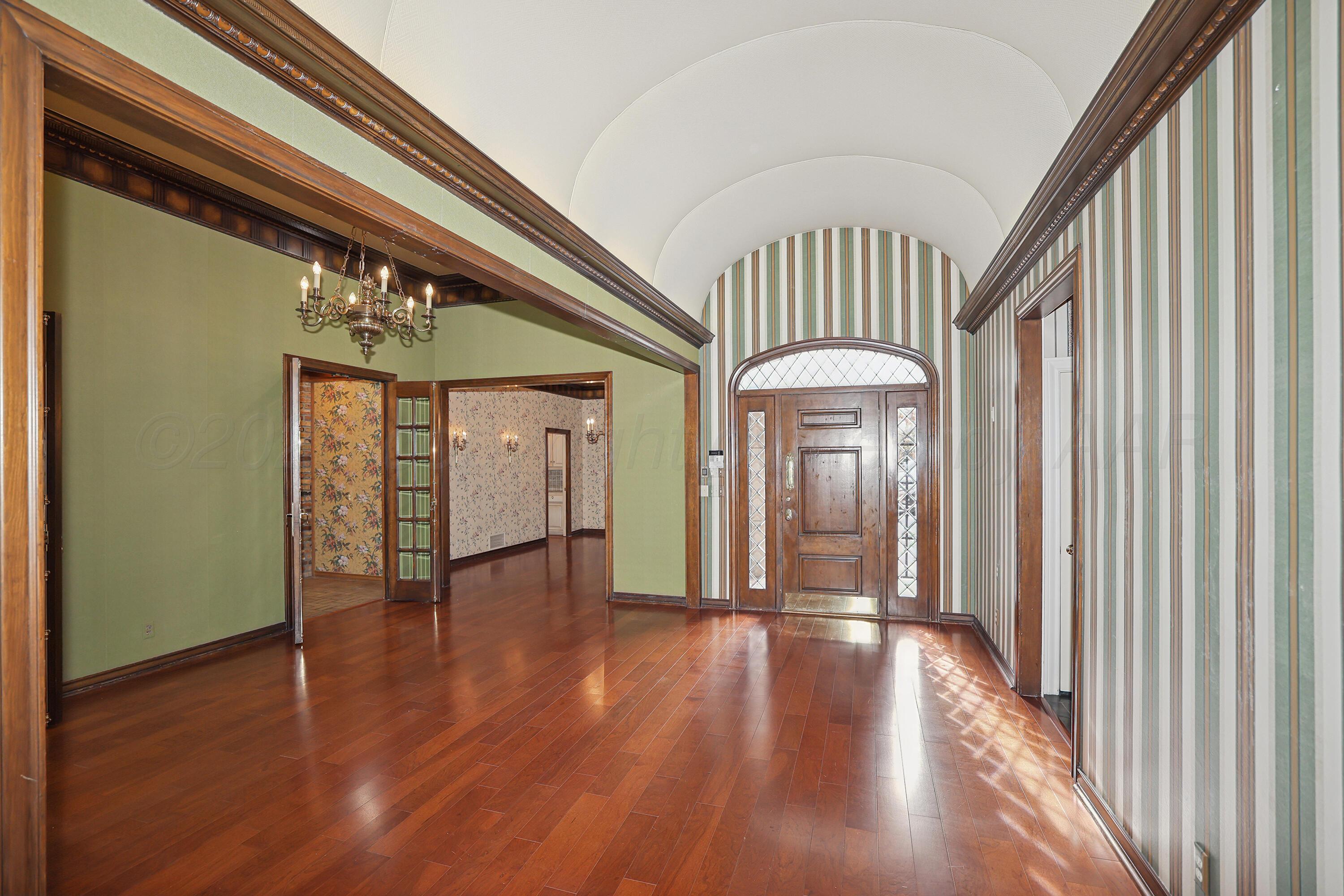 7216 Versailles Drive Property Photo 10