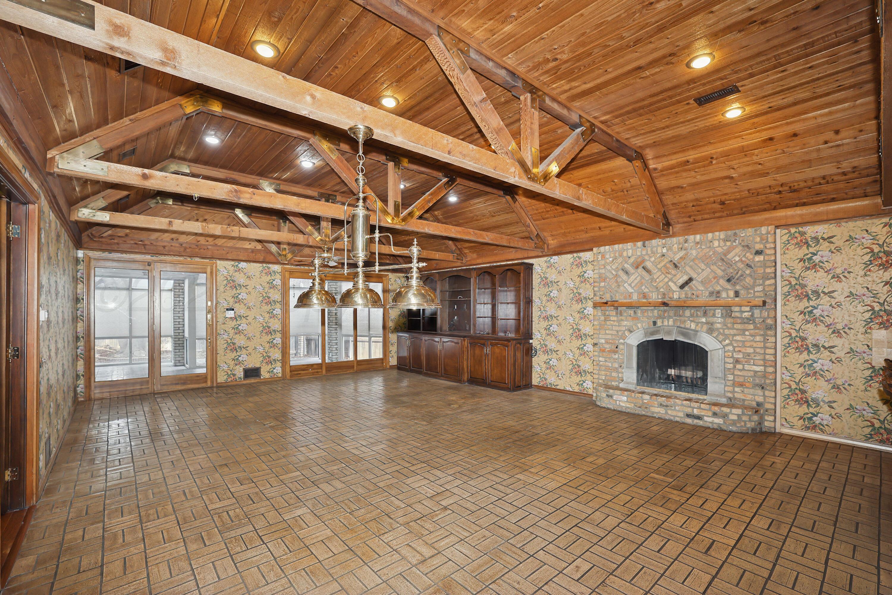 7216 Versailles Drive Property Photo 20