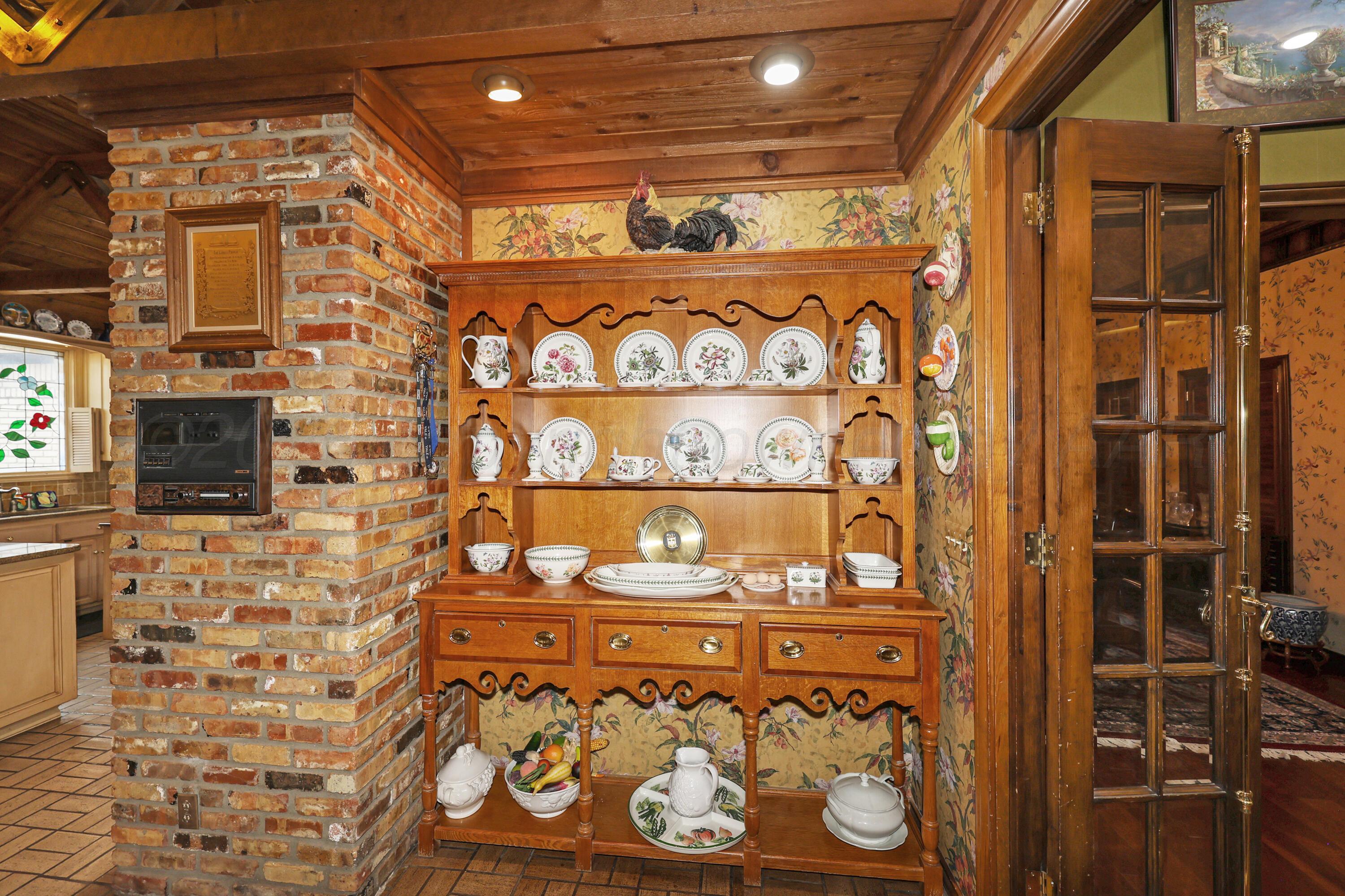7216 Versailles Drive Property Photo 21