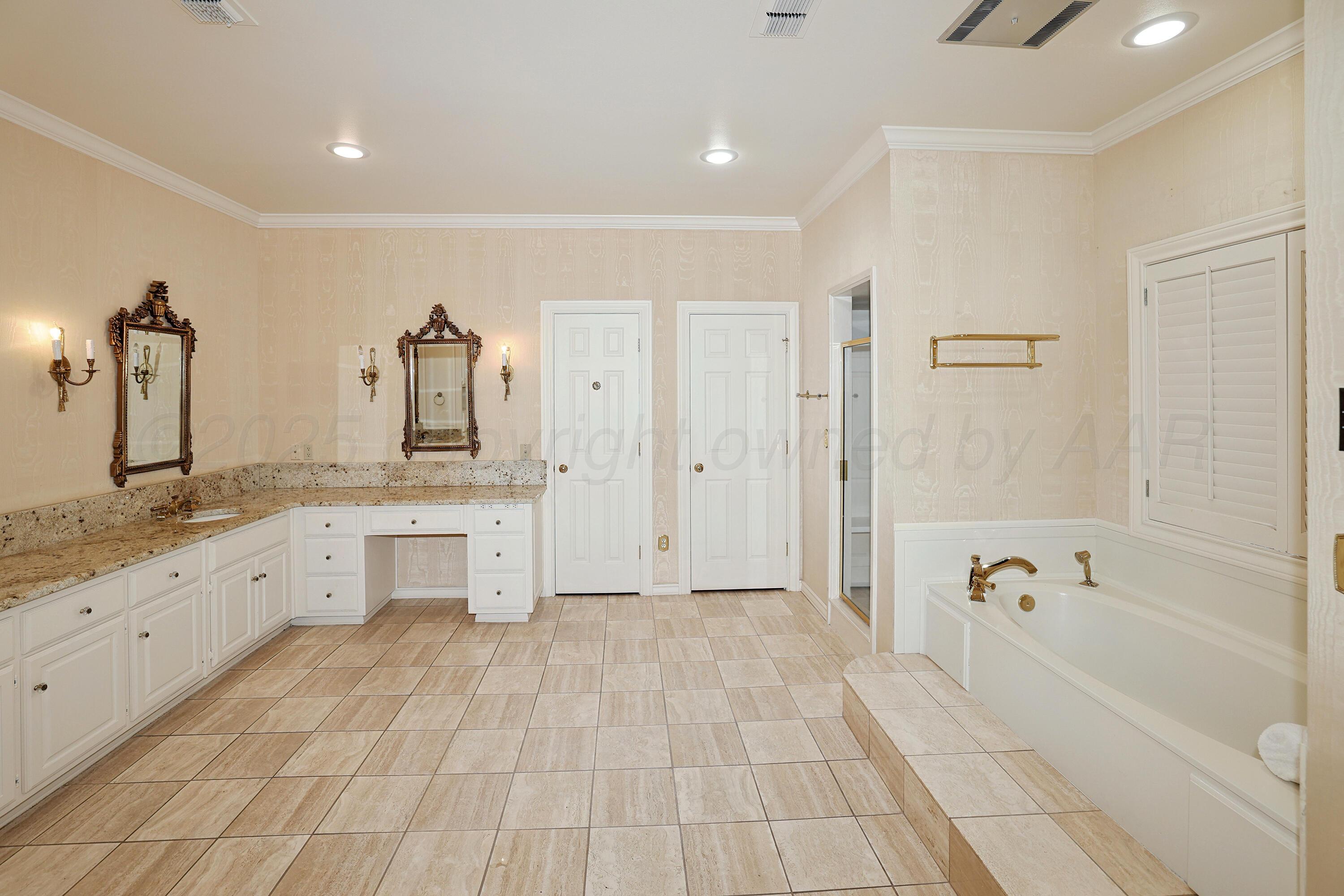 7216 Versailles Drive Property Photo 32