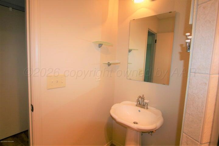 4431 Evelyn Street Property Photo 12