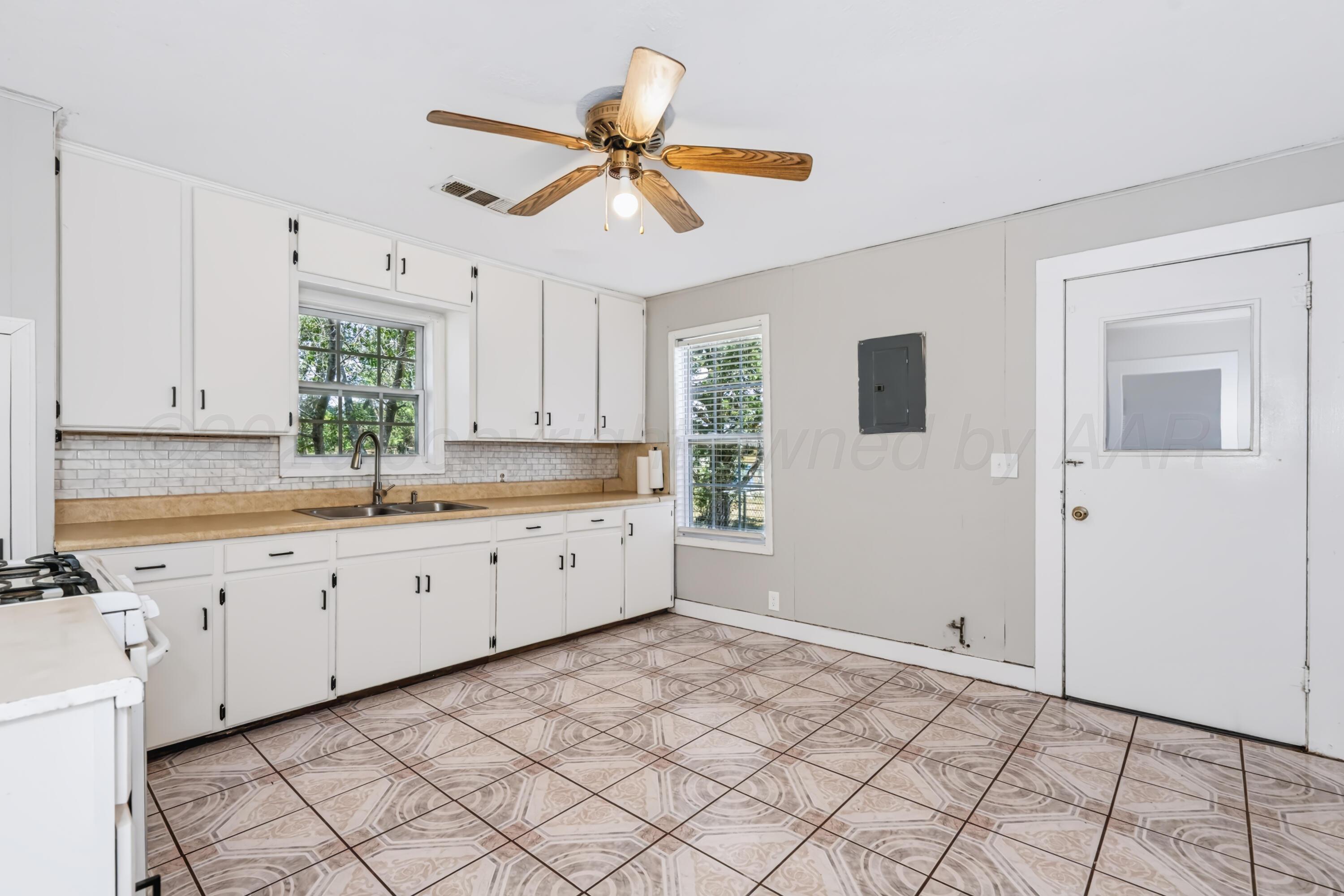 608 Avenue K Property Photo 17