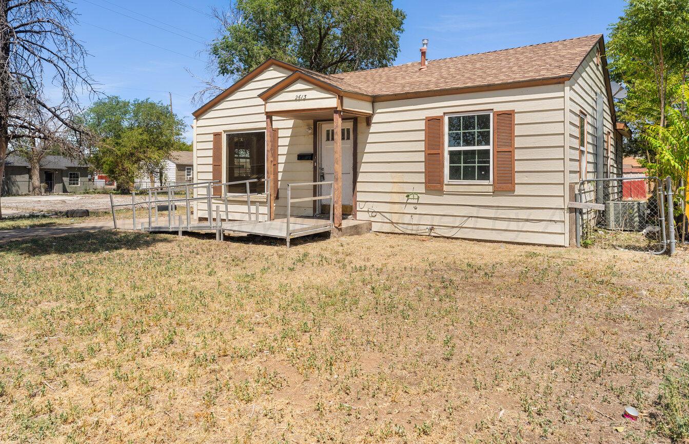 2613 Sanborn Street Property Photo 3